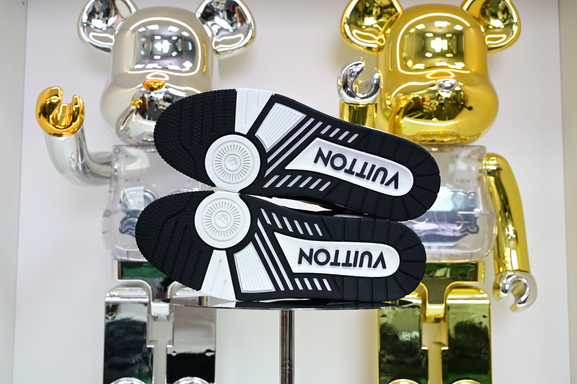 Louis Vuitton  LV   Trainer