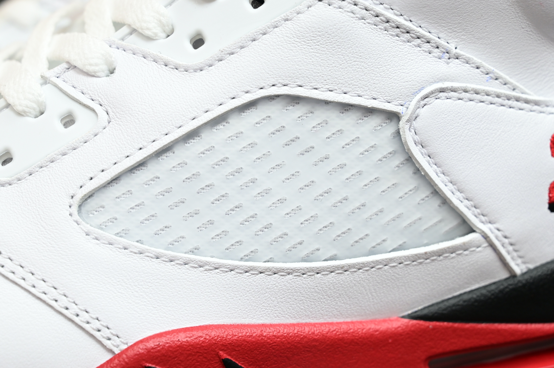 Air Jordan 5 Fire Red“Black Tongue”  HQ7978-101