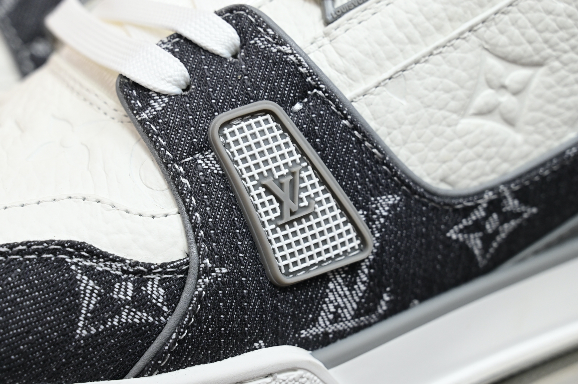 Louis Vuitton  LV   Trainer