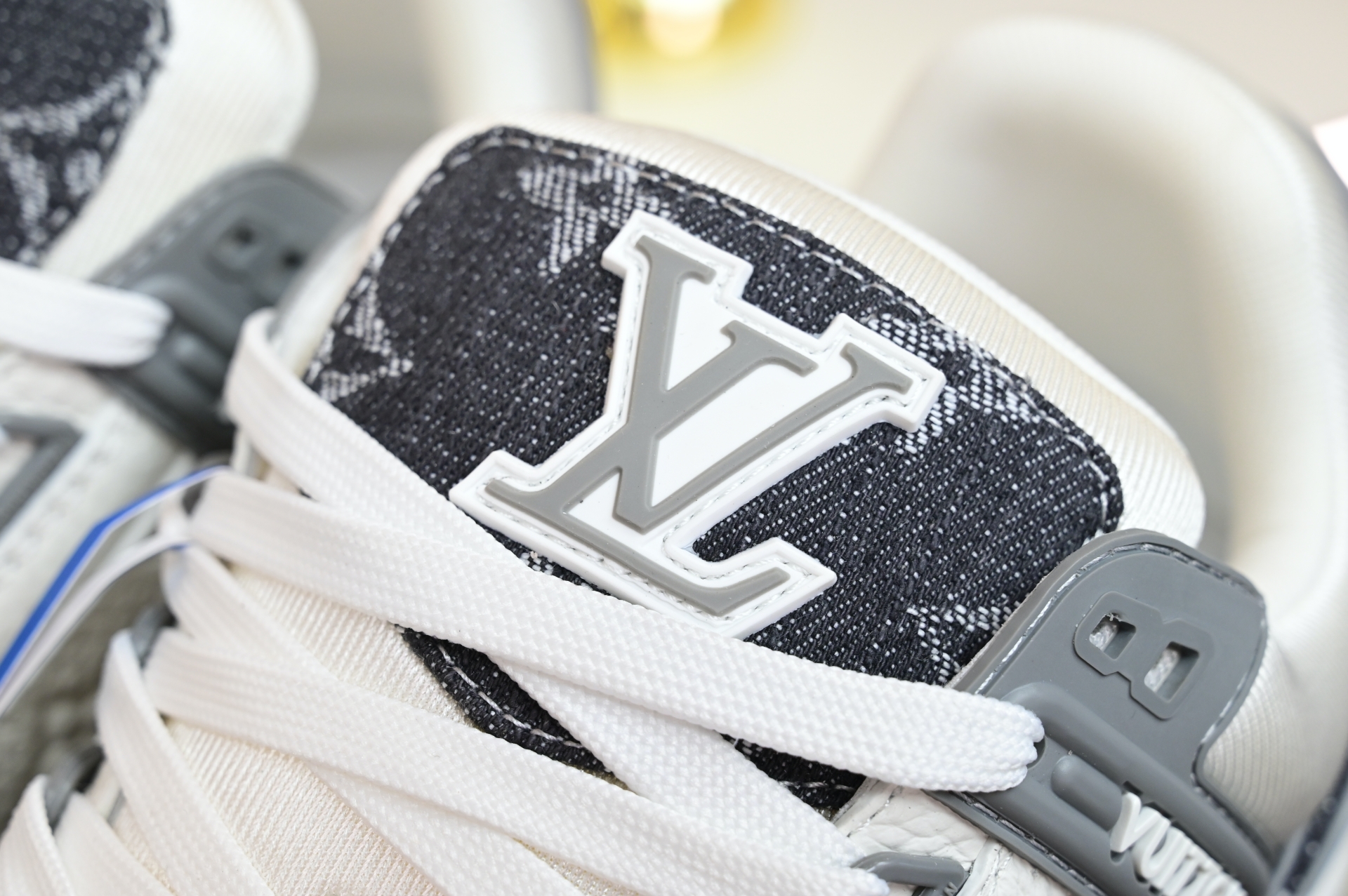 Louis Vuitton  LV   Trainer