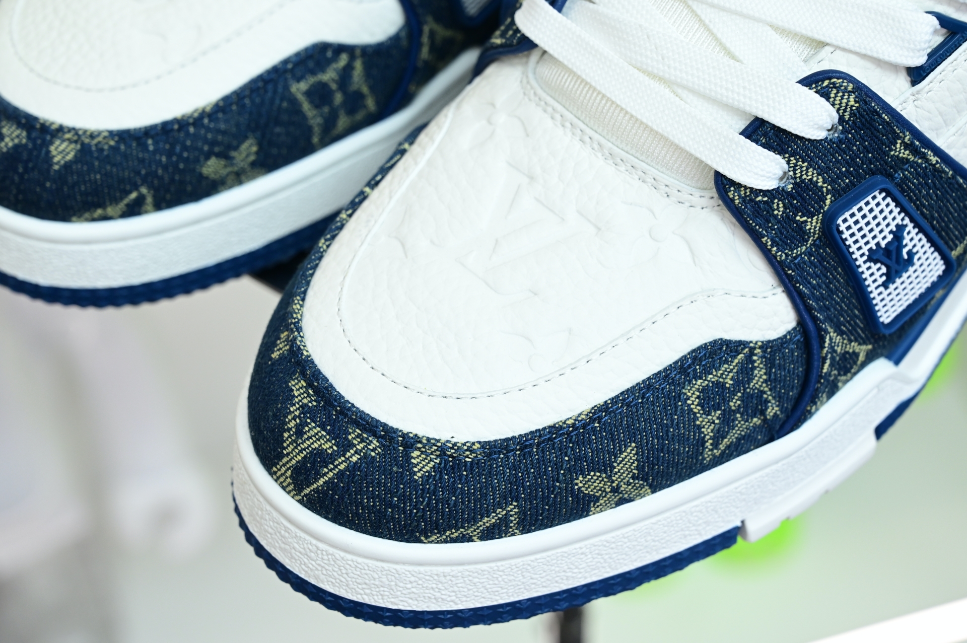 Louis Vuitton  LV    Trainer