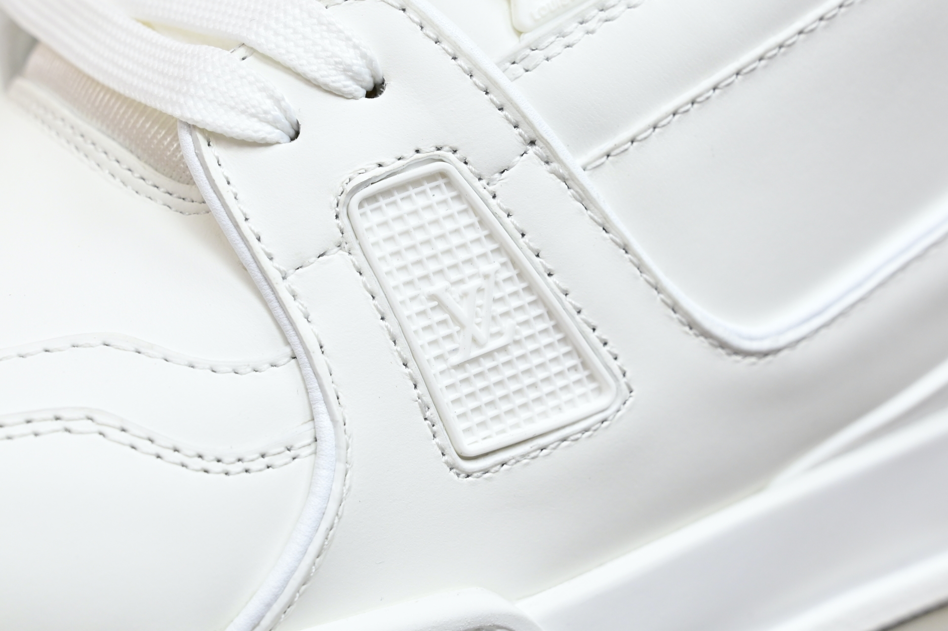 Louis Vuitton  LV   Trainer