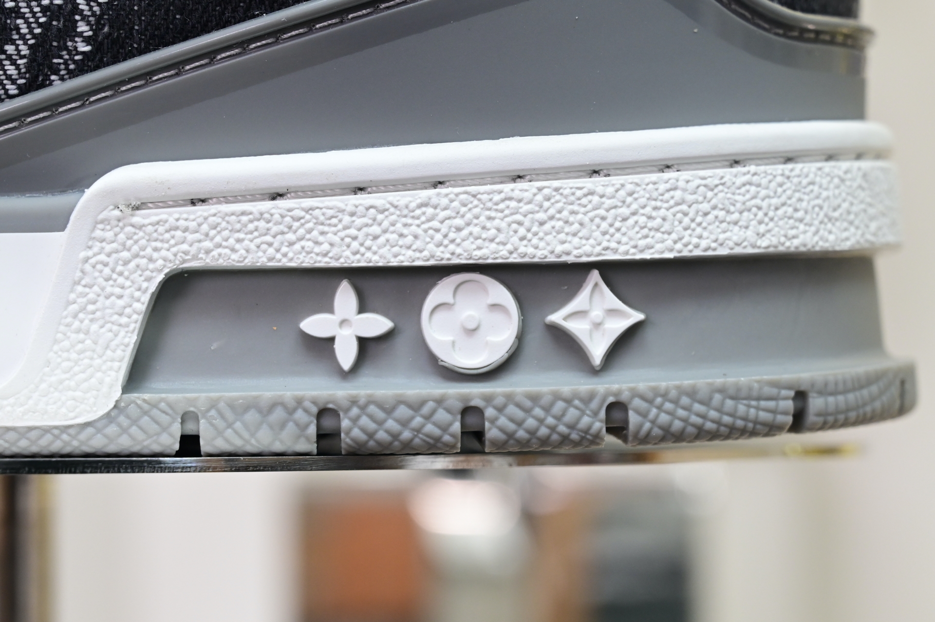 Louis Vuitton  LV   Trainer