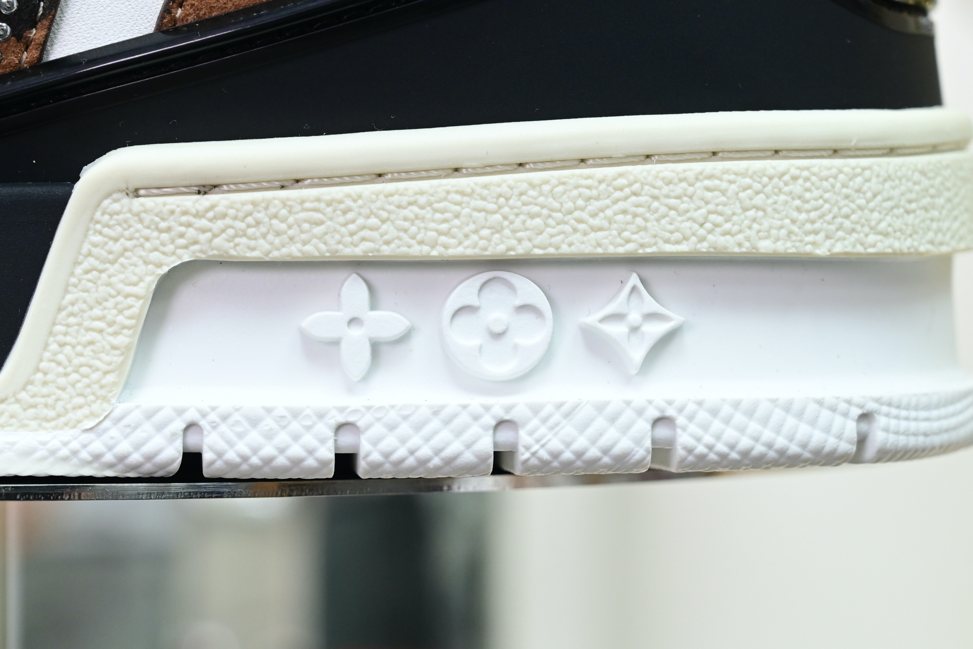 Louis Vuitton  LV  Skate