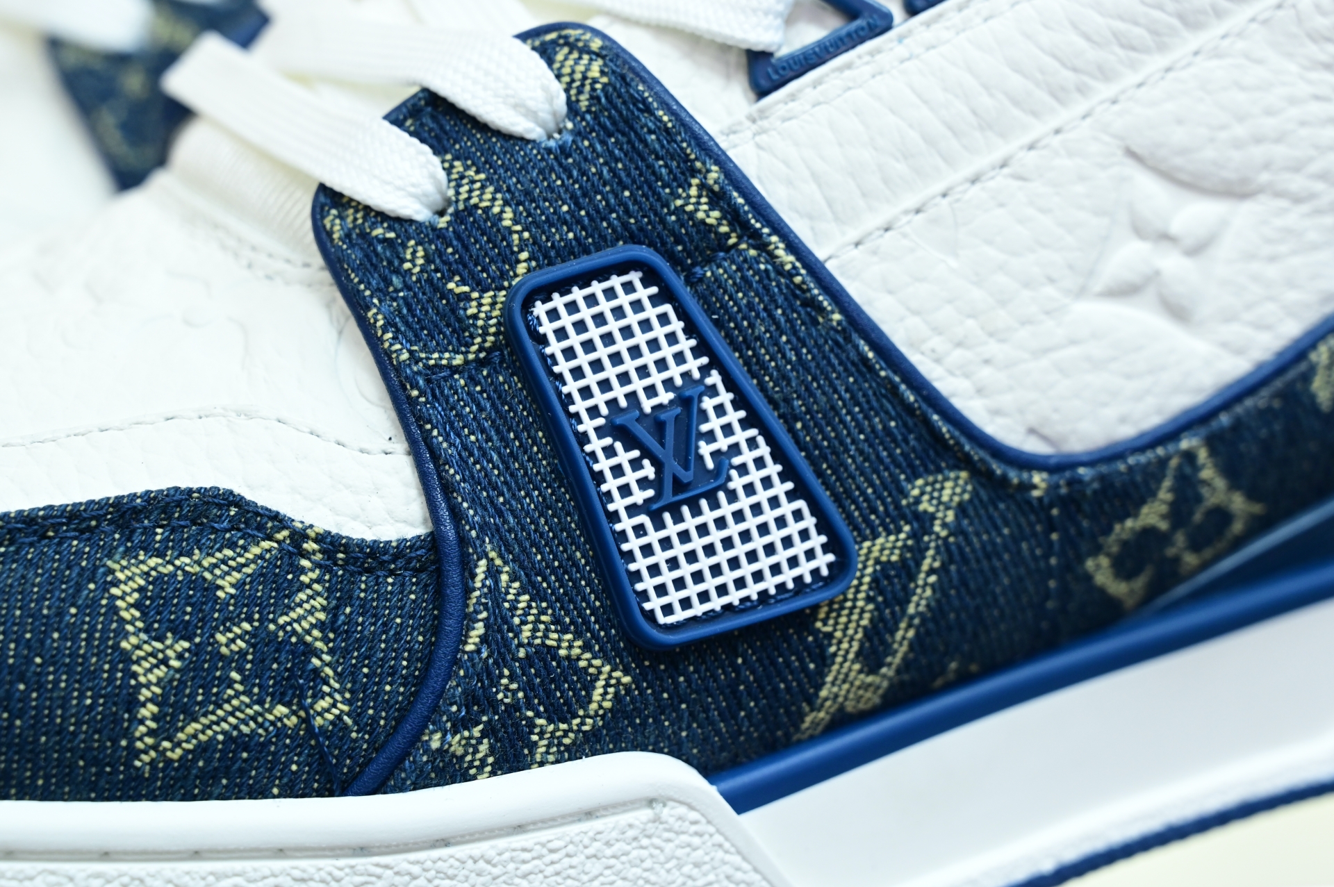 Louis Vuitton  LV    Trainer