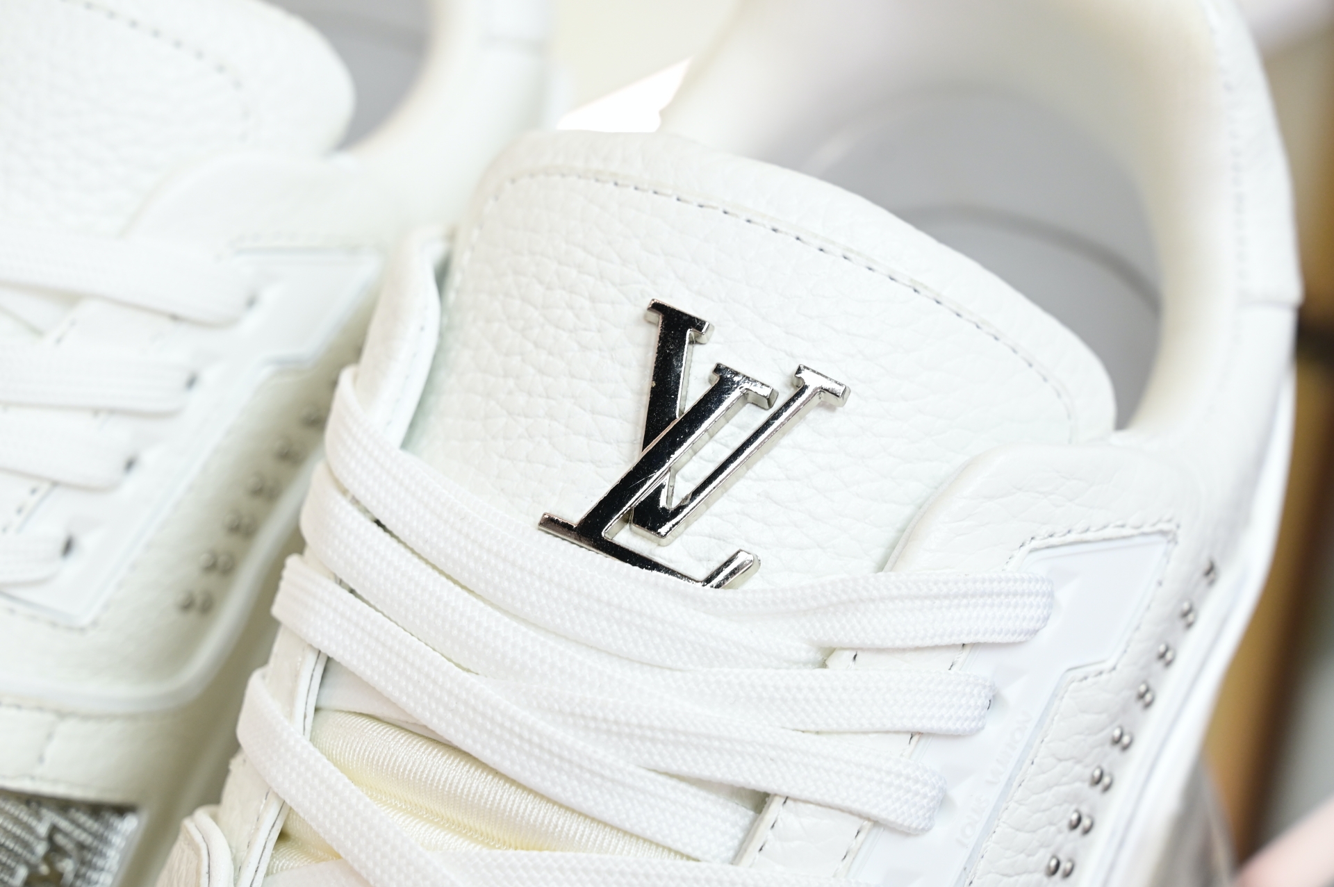 Louis Vuitton  LV   Trainer