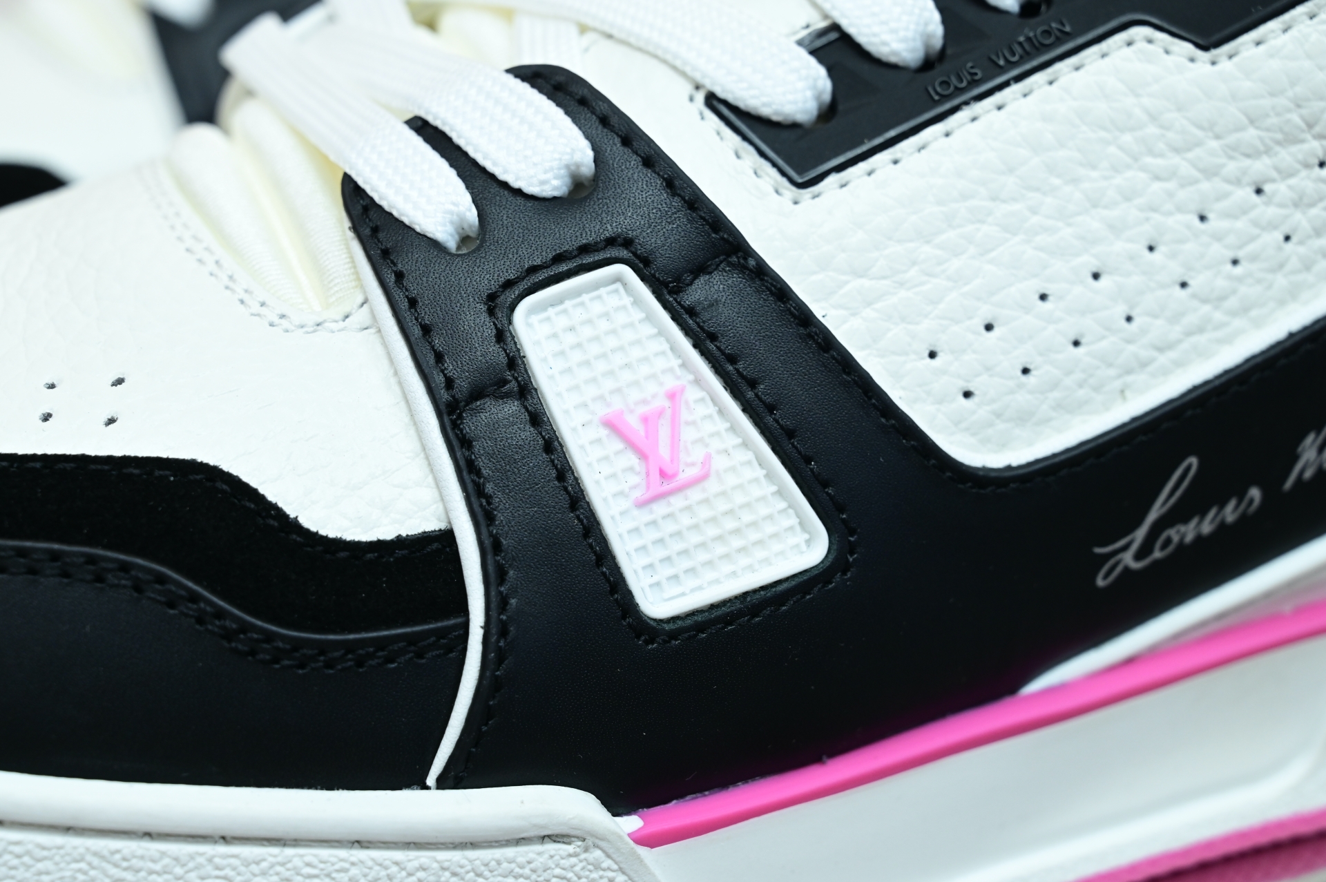 Louis Vuitton  LV   Trainer