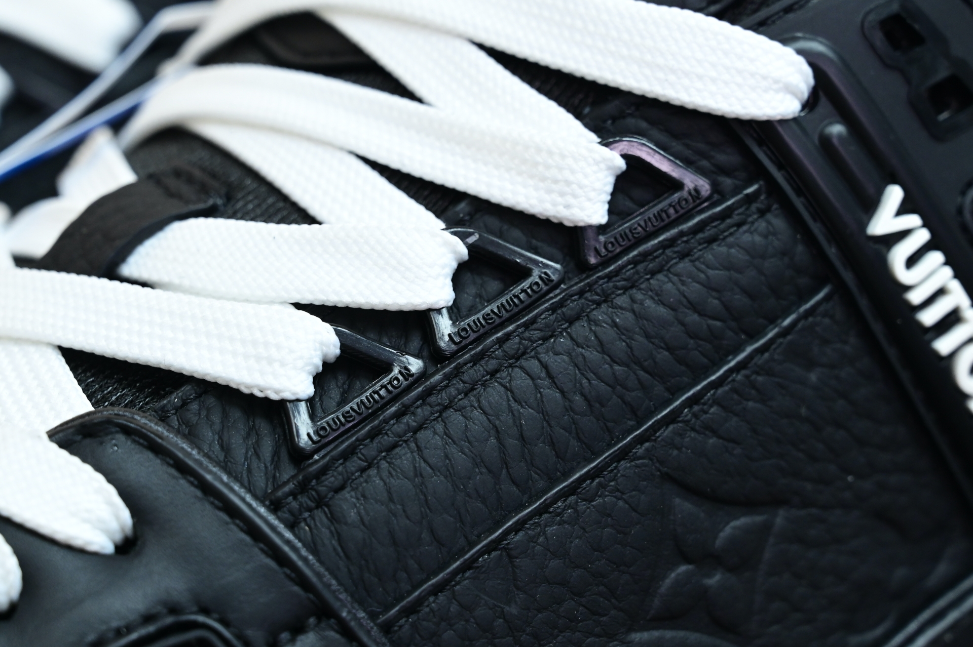 Louis Vuitton  LV   Trainer