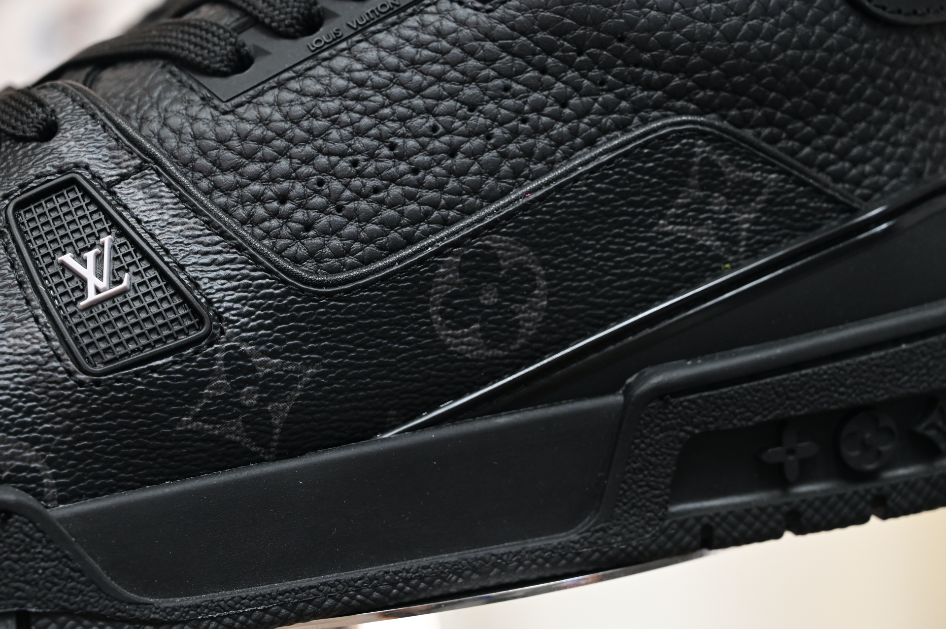 Louis Vuitton  LV   Trainer