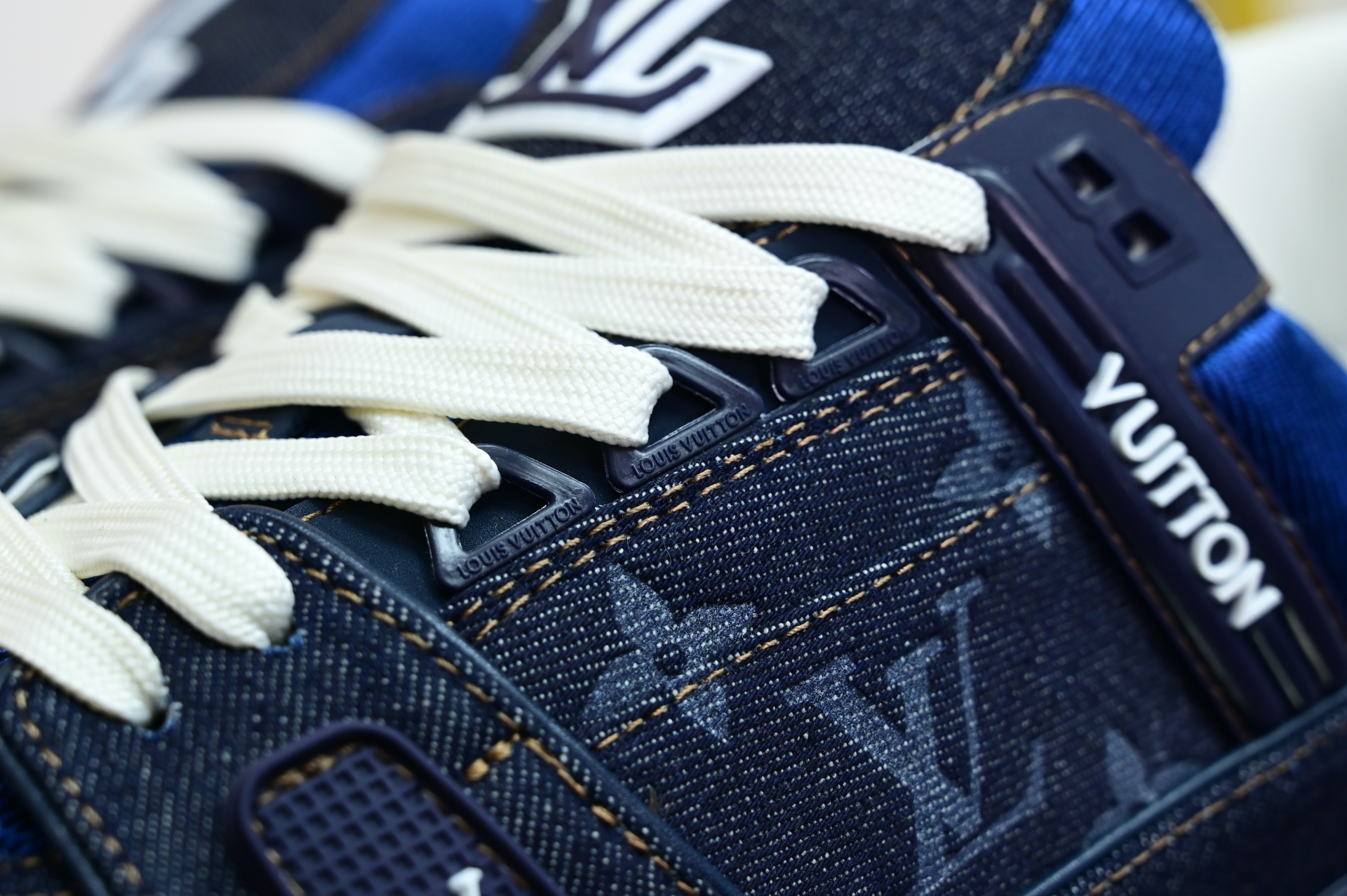 Louis Vuitton  LV   Trainer