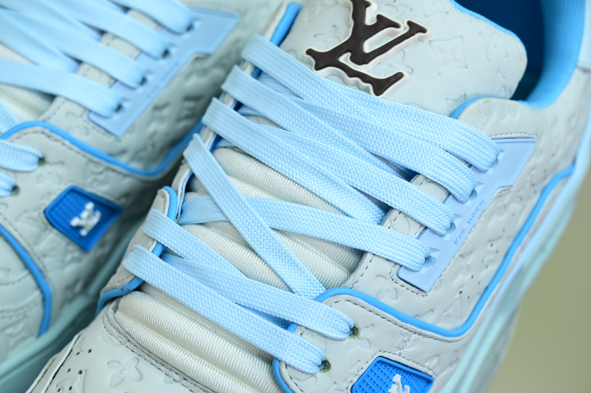 Louis Vuitton  LV   Trainer