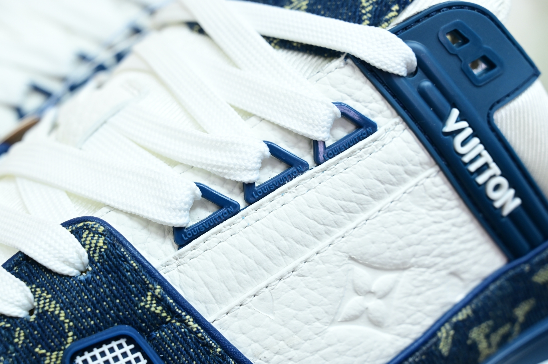 Louis Vuitton  LV    Trainer