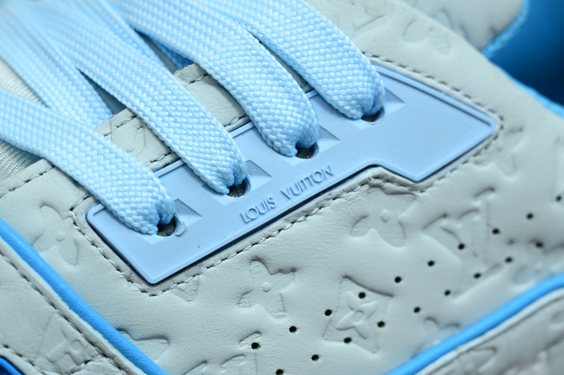 Louis Vuitton  LV   Trainer