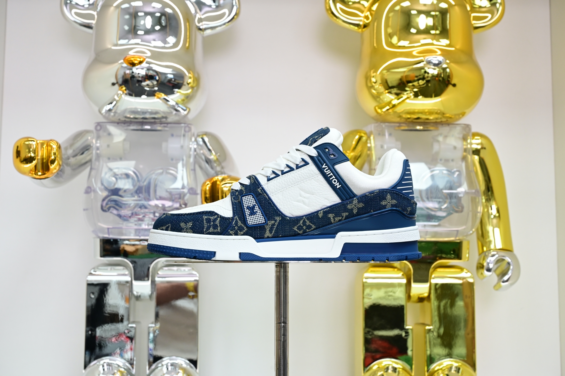 Louis Vuitton  LV    Trainer