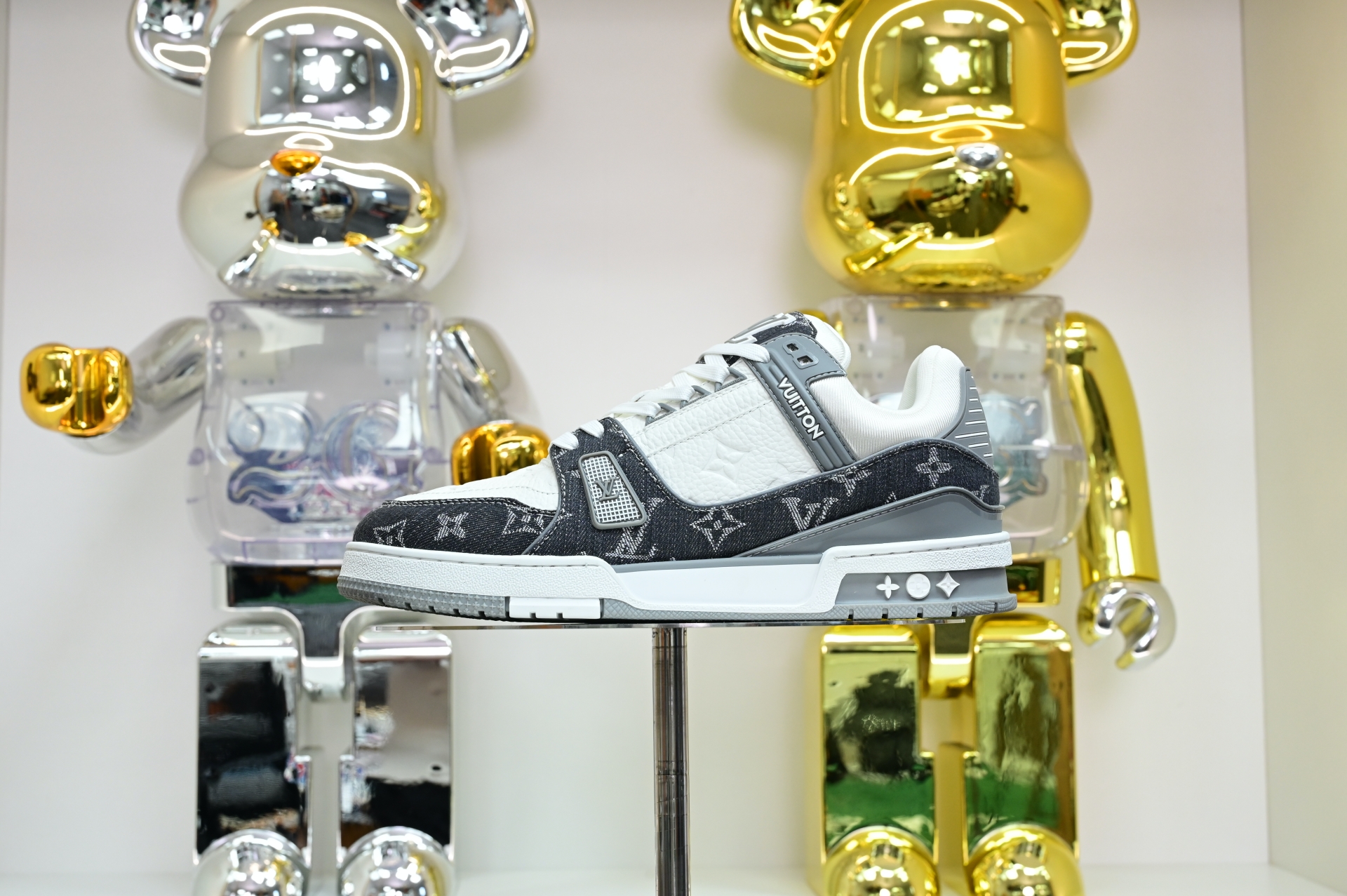 Louis Vuitton  LV   Trainer