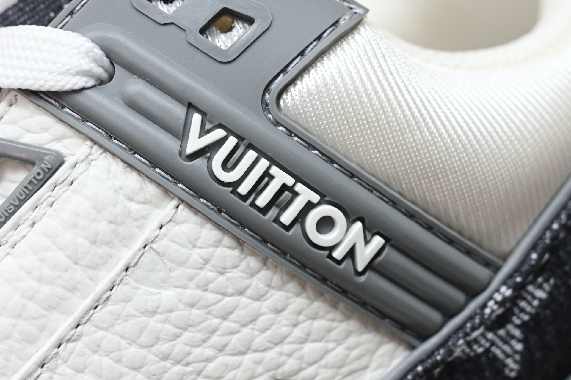 Louis Vuitton  LV   Trainer