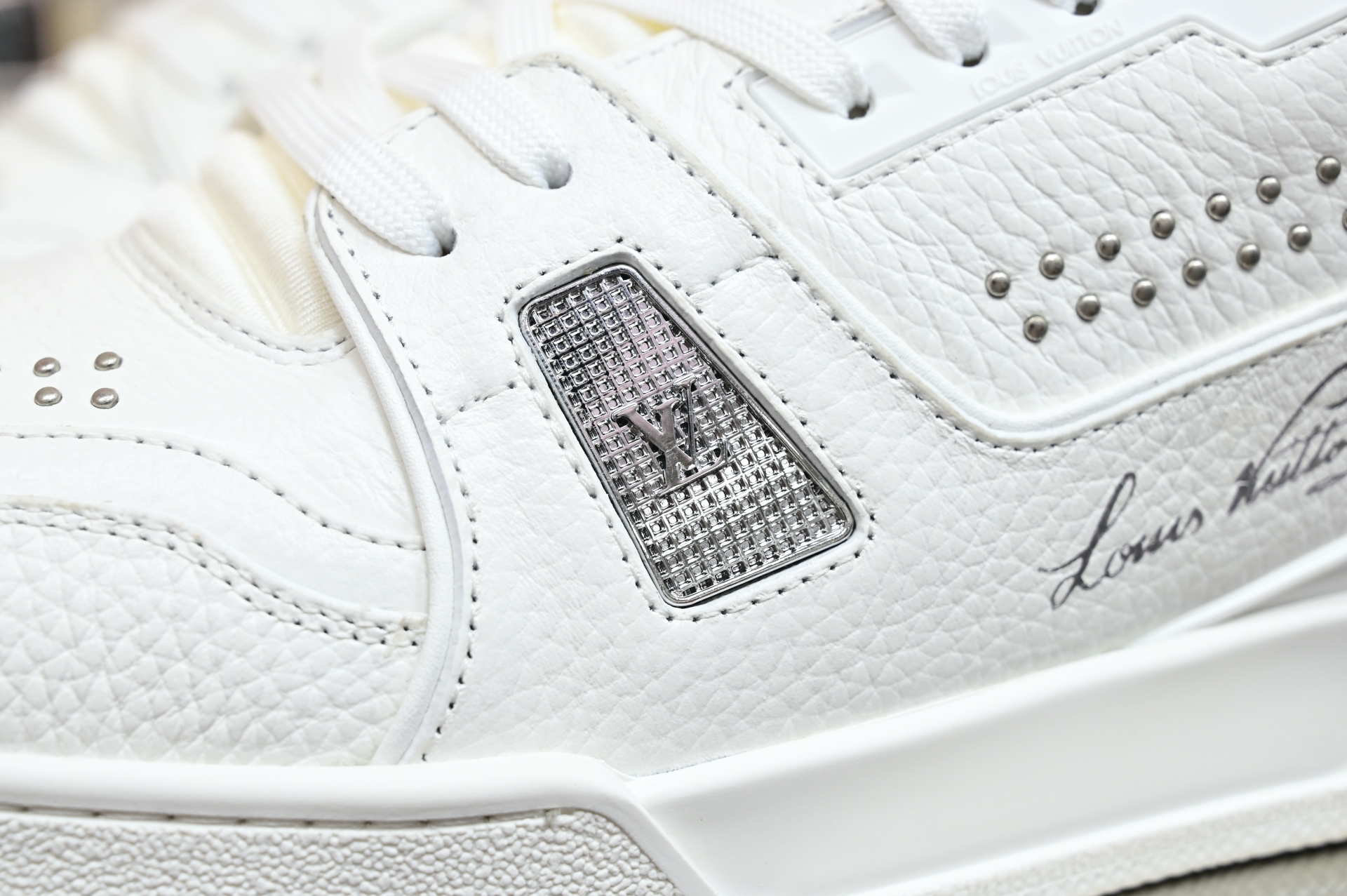 Louis Vuitton  LV   Trainer