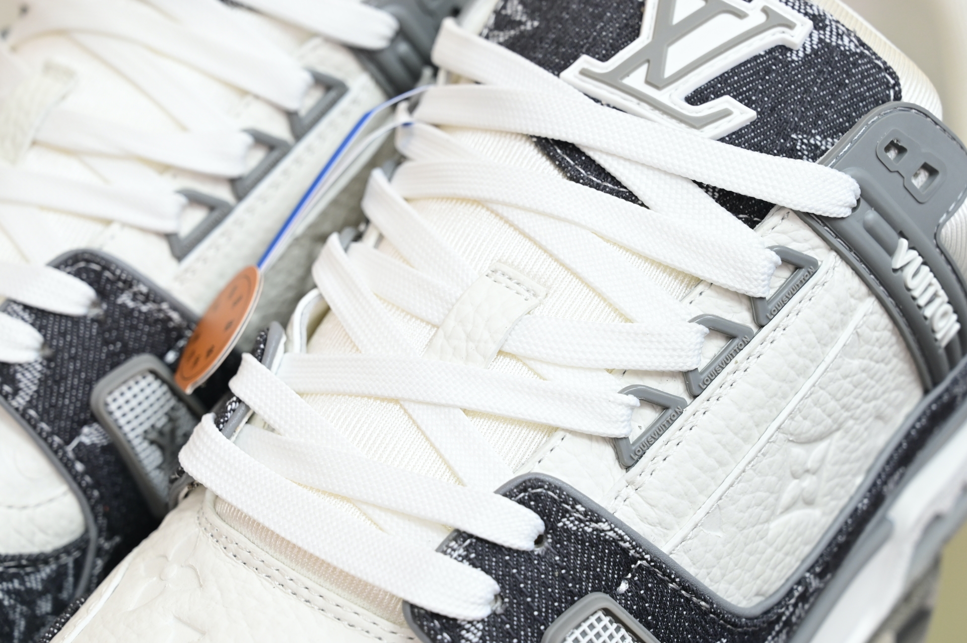 Louis Vuitton  LV   Trainer