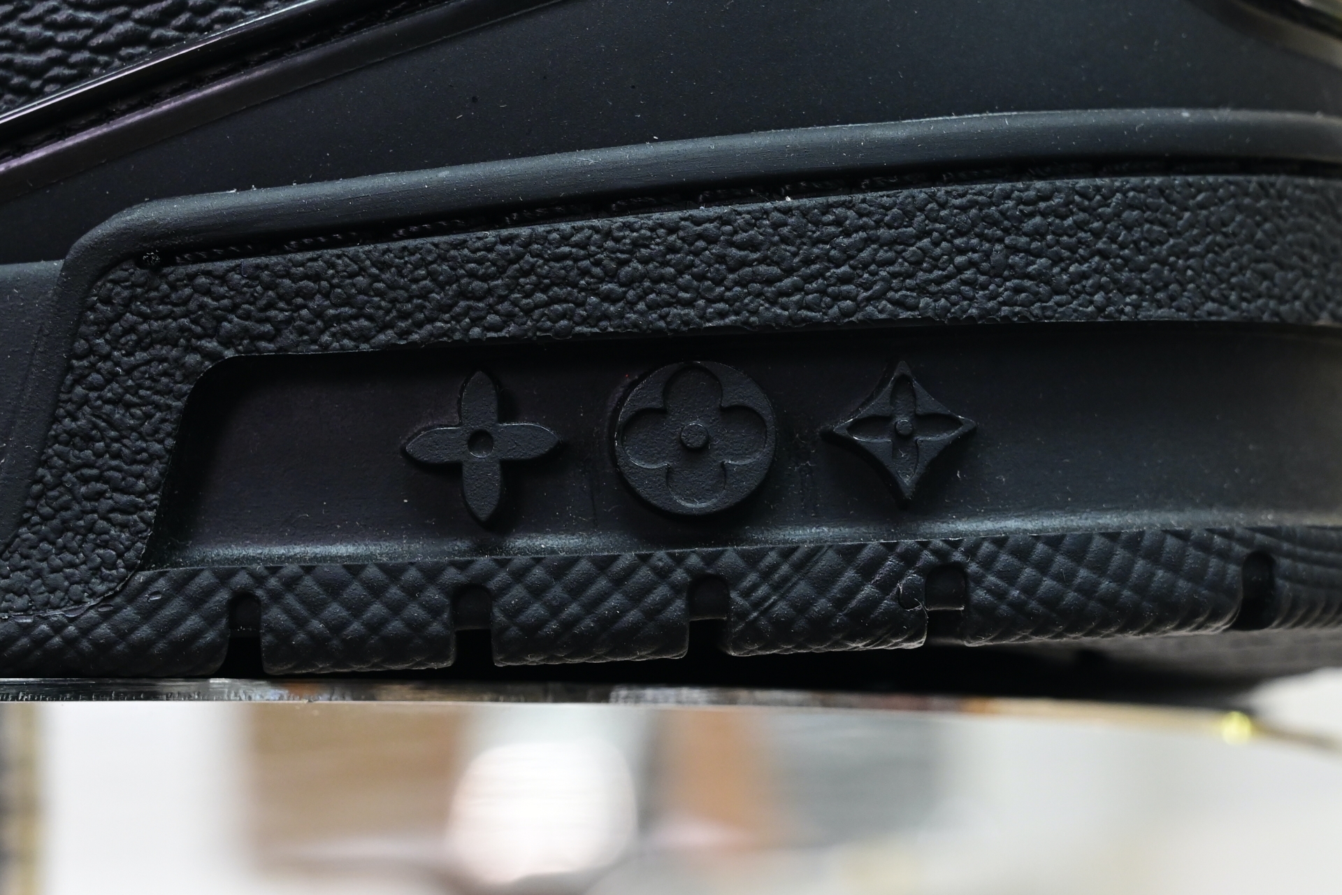 Louis Vuitton  LV   Trainer