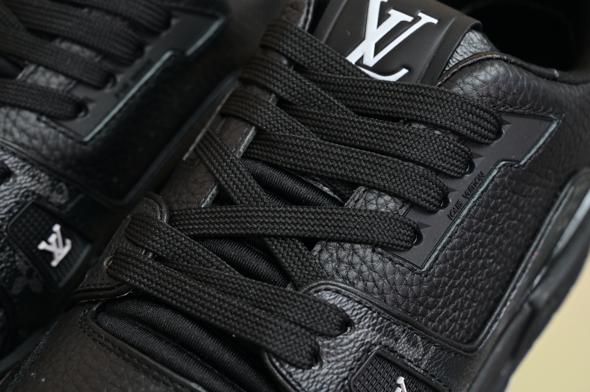 Louis Vuitton  LV   Trainer