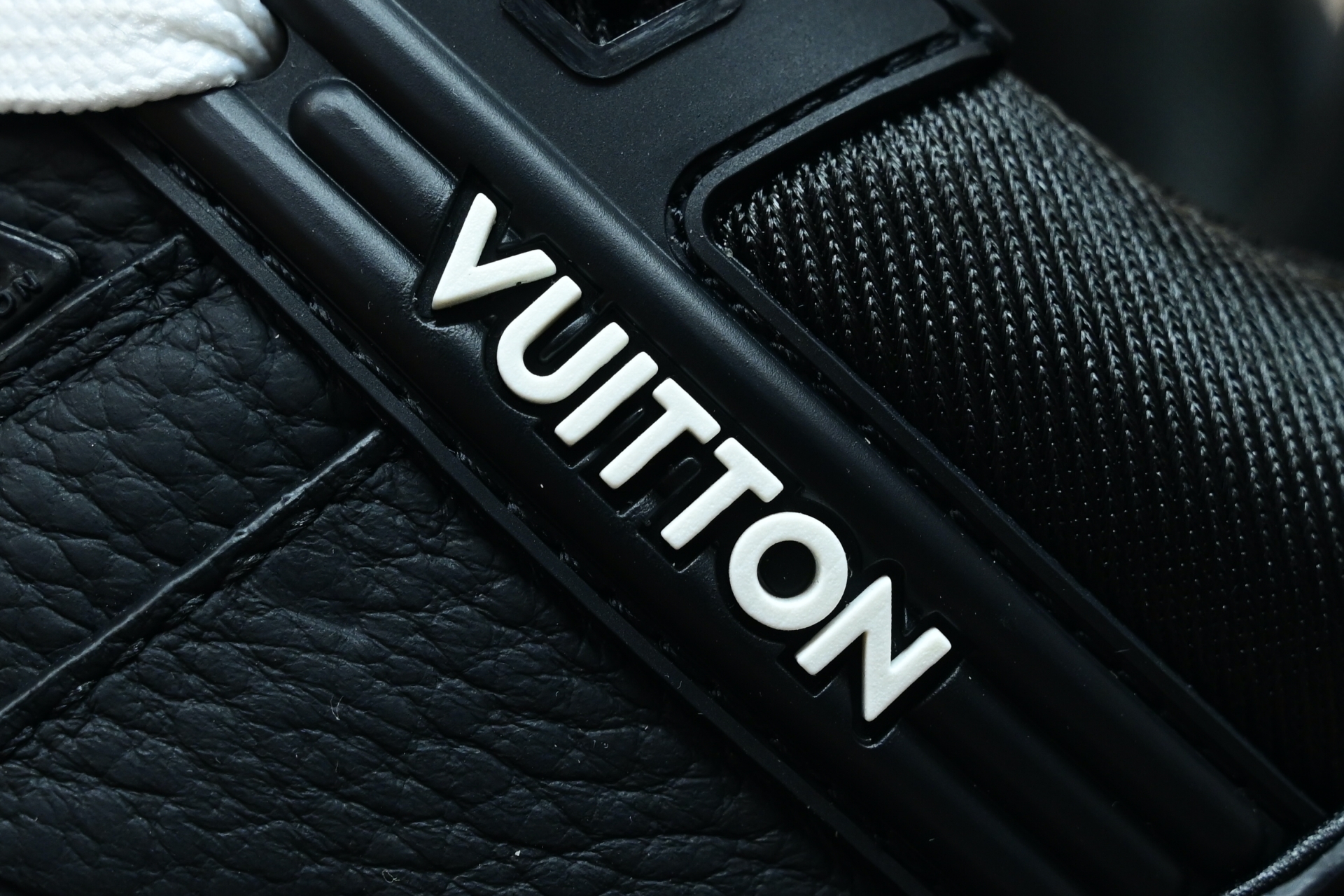 Louis Vuitton  LV   Trainer