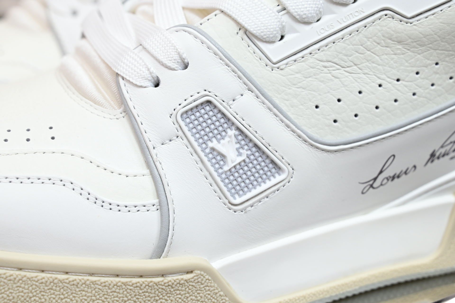 Louis Vuitton  LV   Trainer