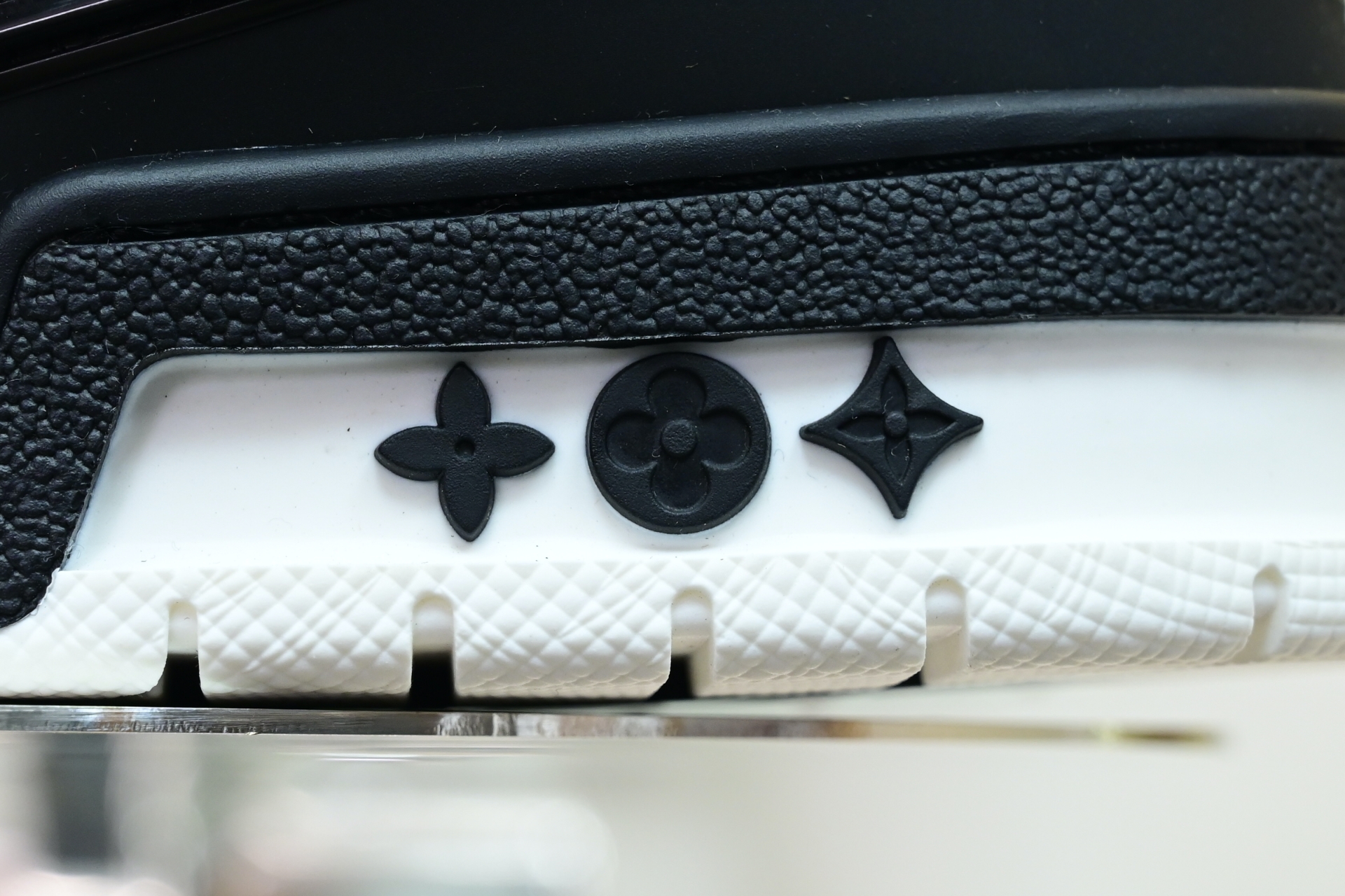 Louis Vuitton  LV  Skate