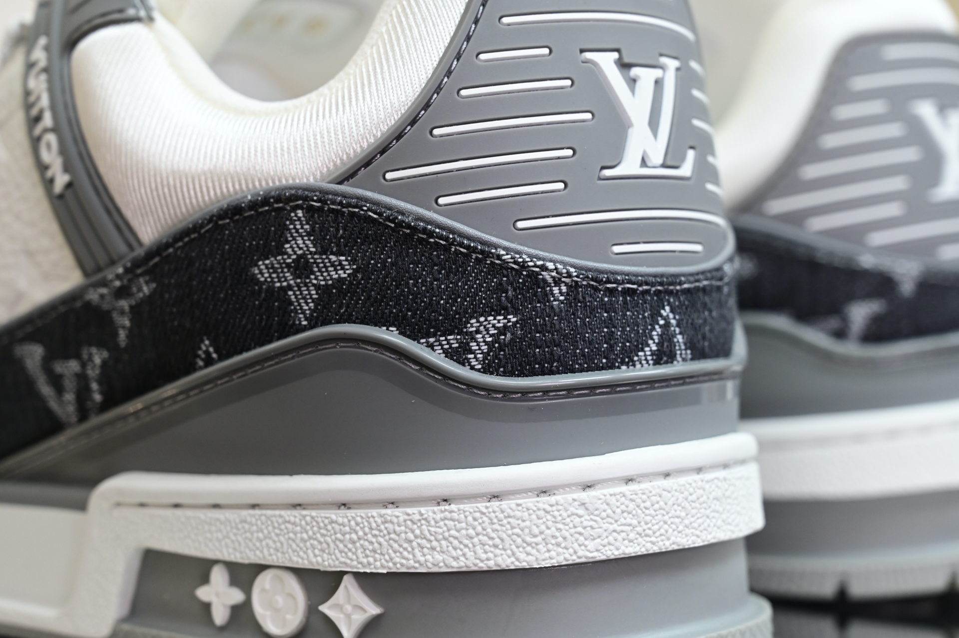 Louis Vuitton  LV   Trainer