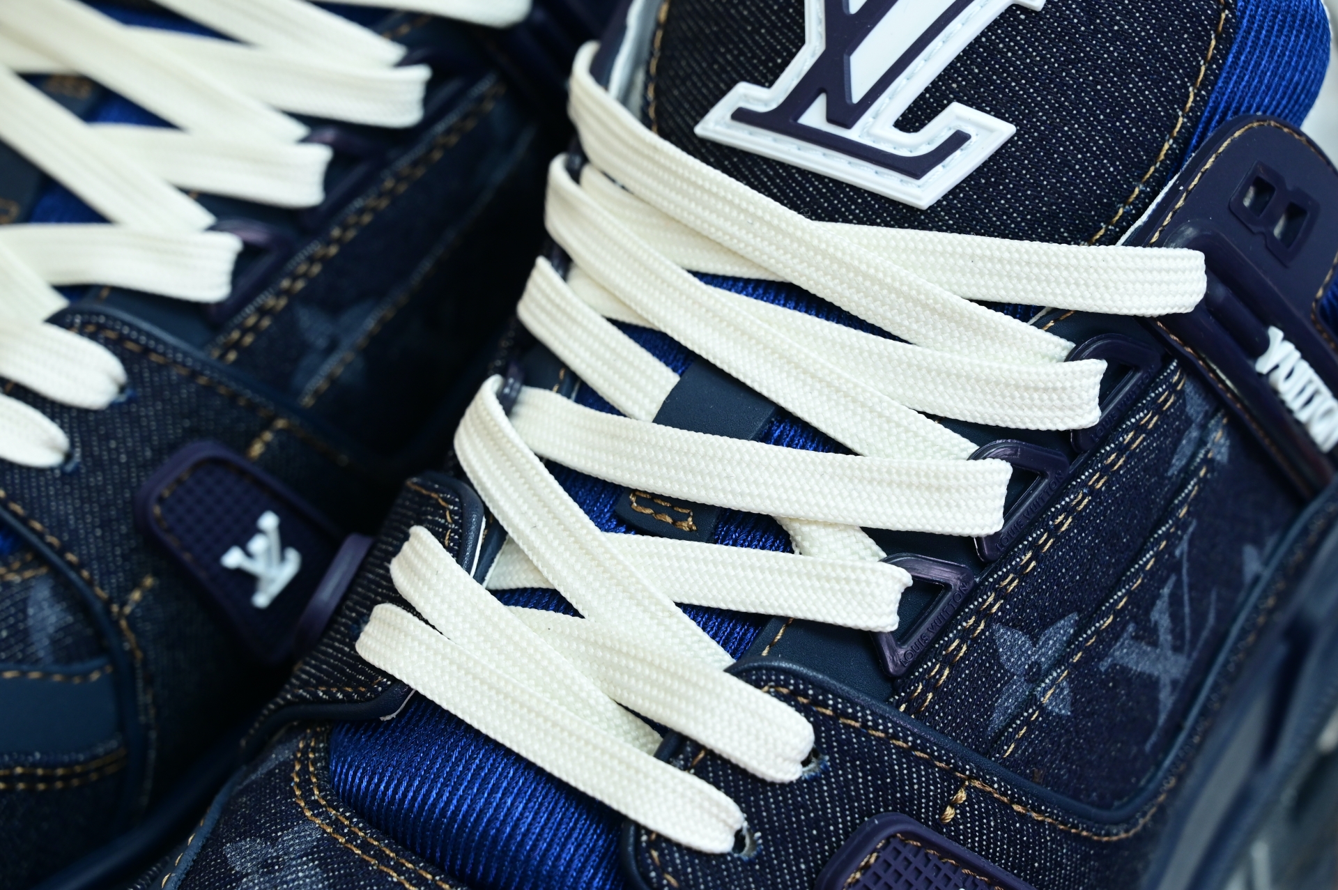 Louis Vuitton  LV   Trainer