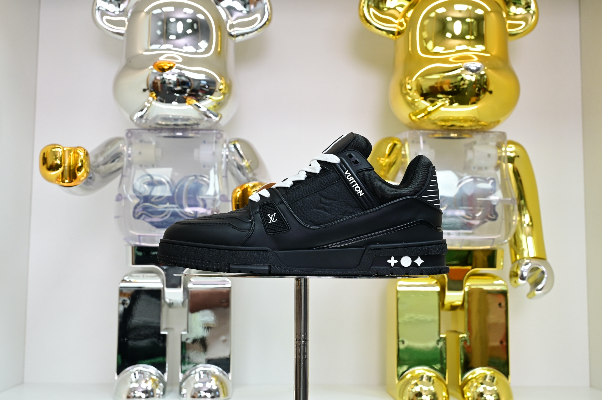 Louis Vuitton  LV   Trainer