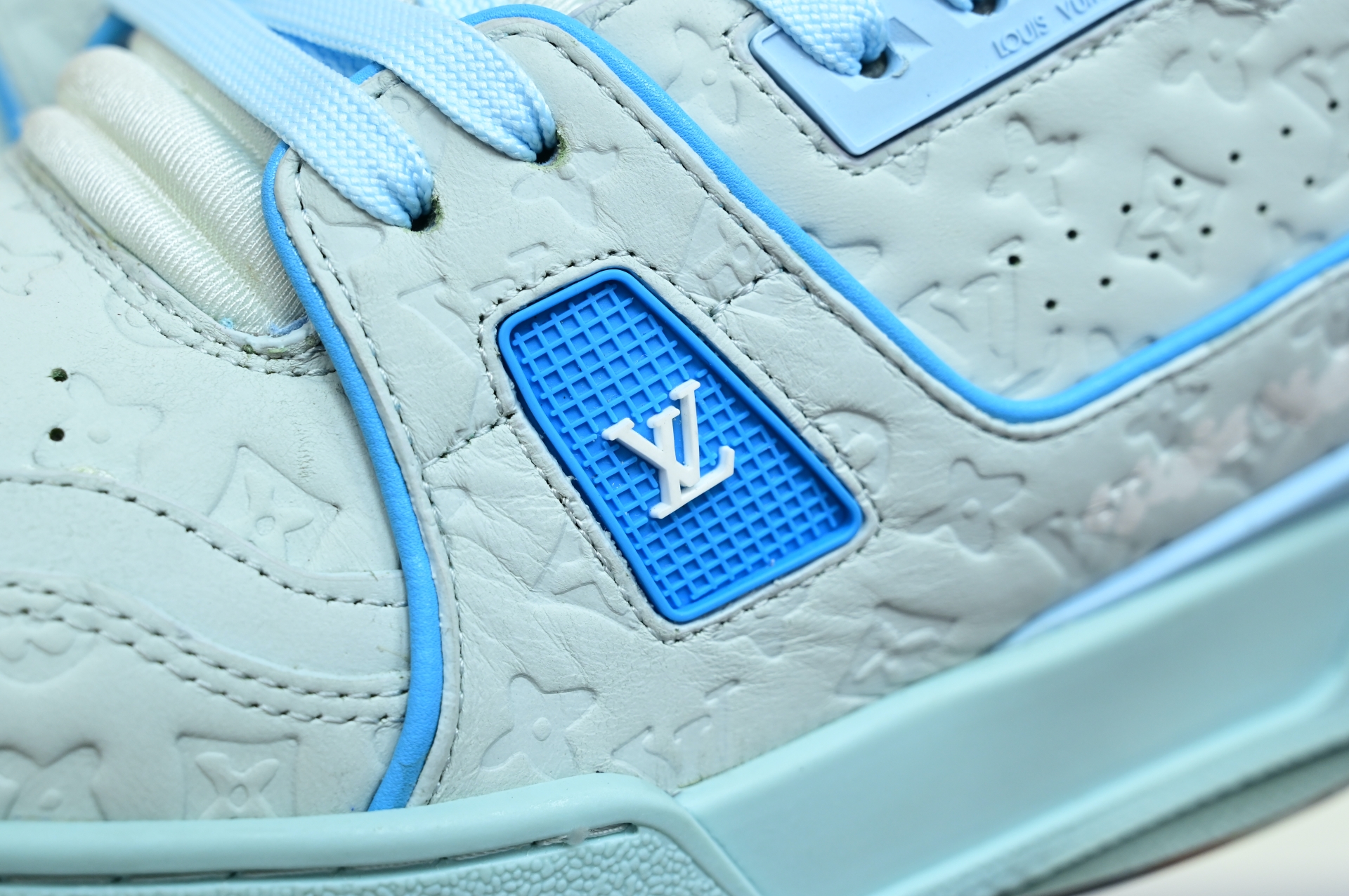 Louis Vuitton  LV   Trainer