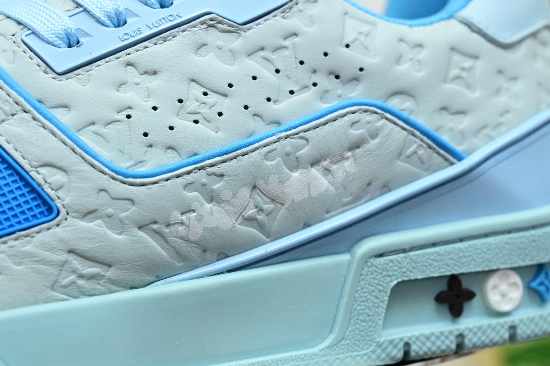 Louis Vuitton  LV   Trainer