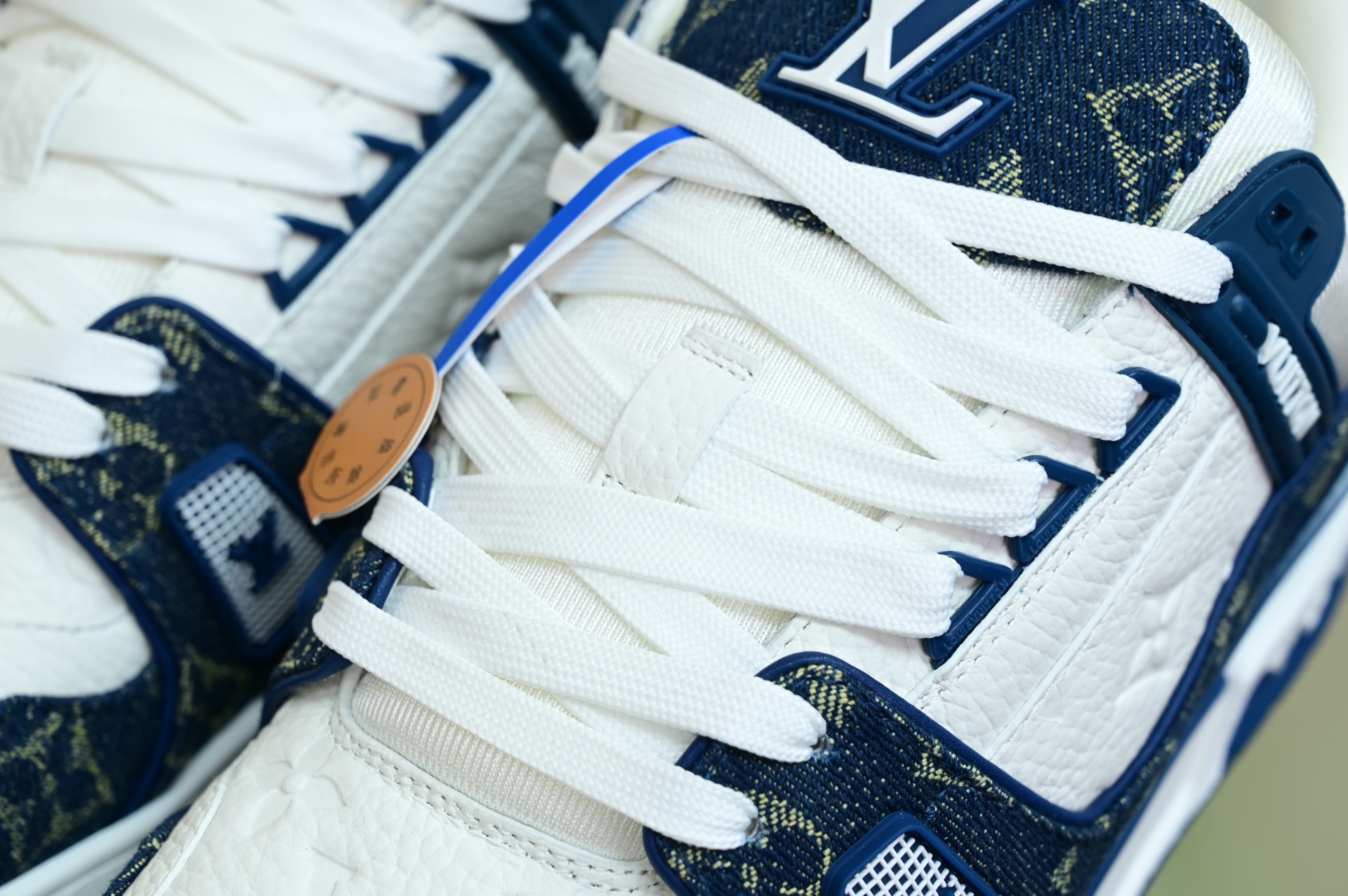 Louis Vuitton  LV    Trainer