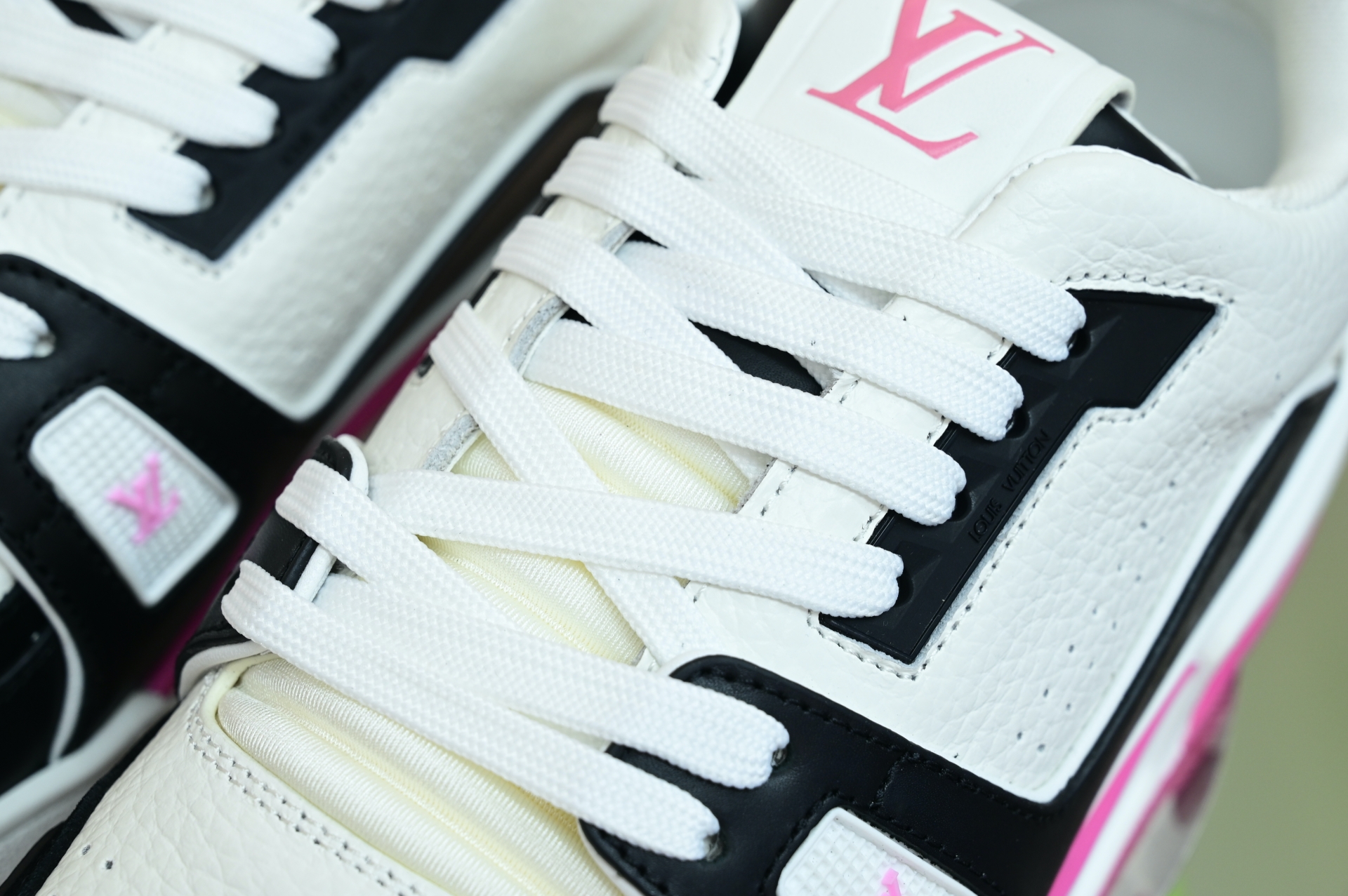 Louis Vuitton  LV   Trainer