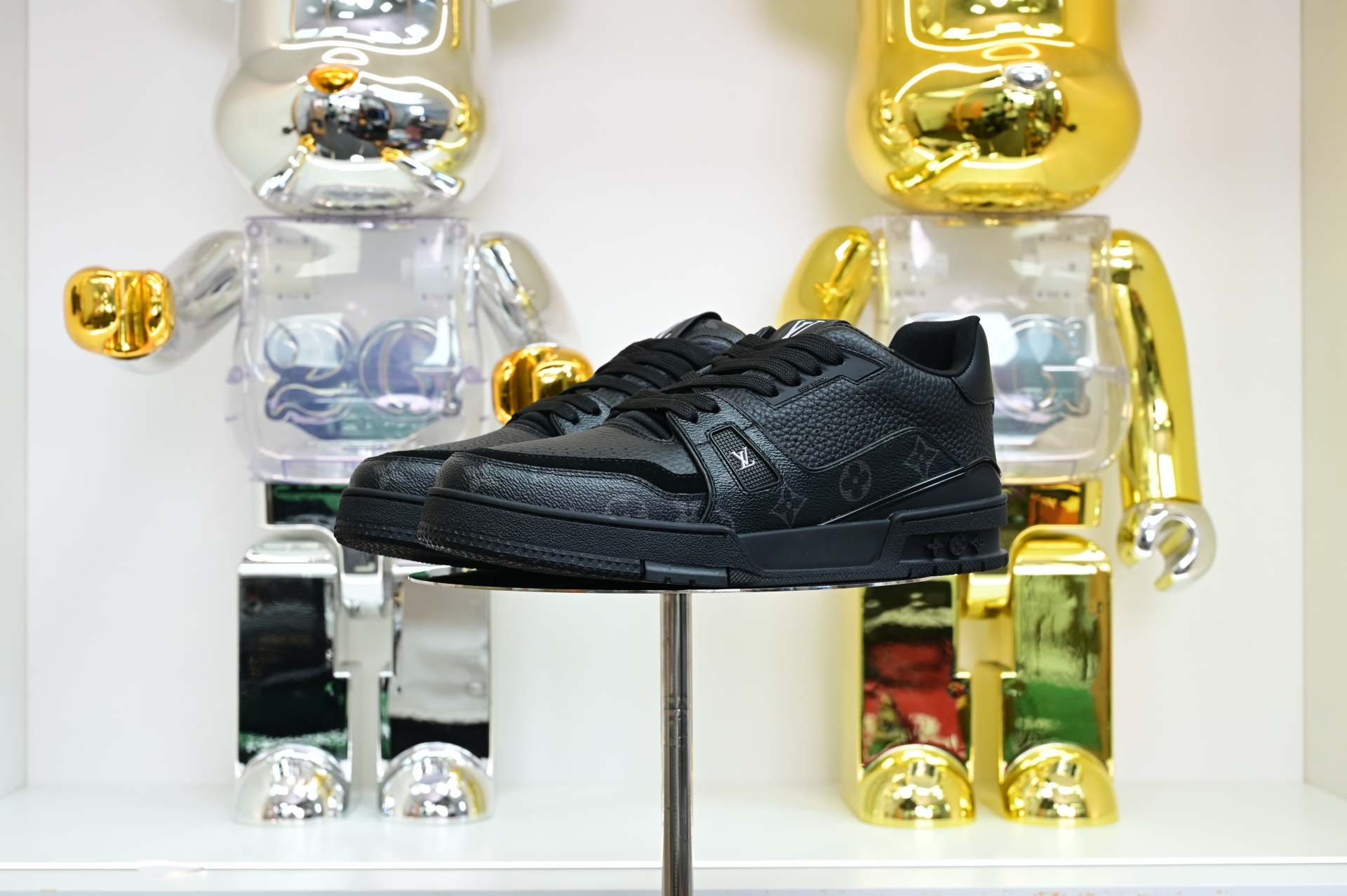 Louis Vuitton  LV   Trainer