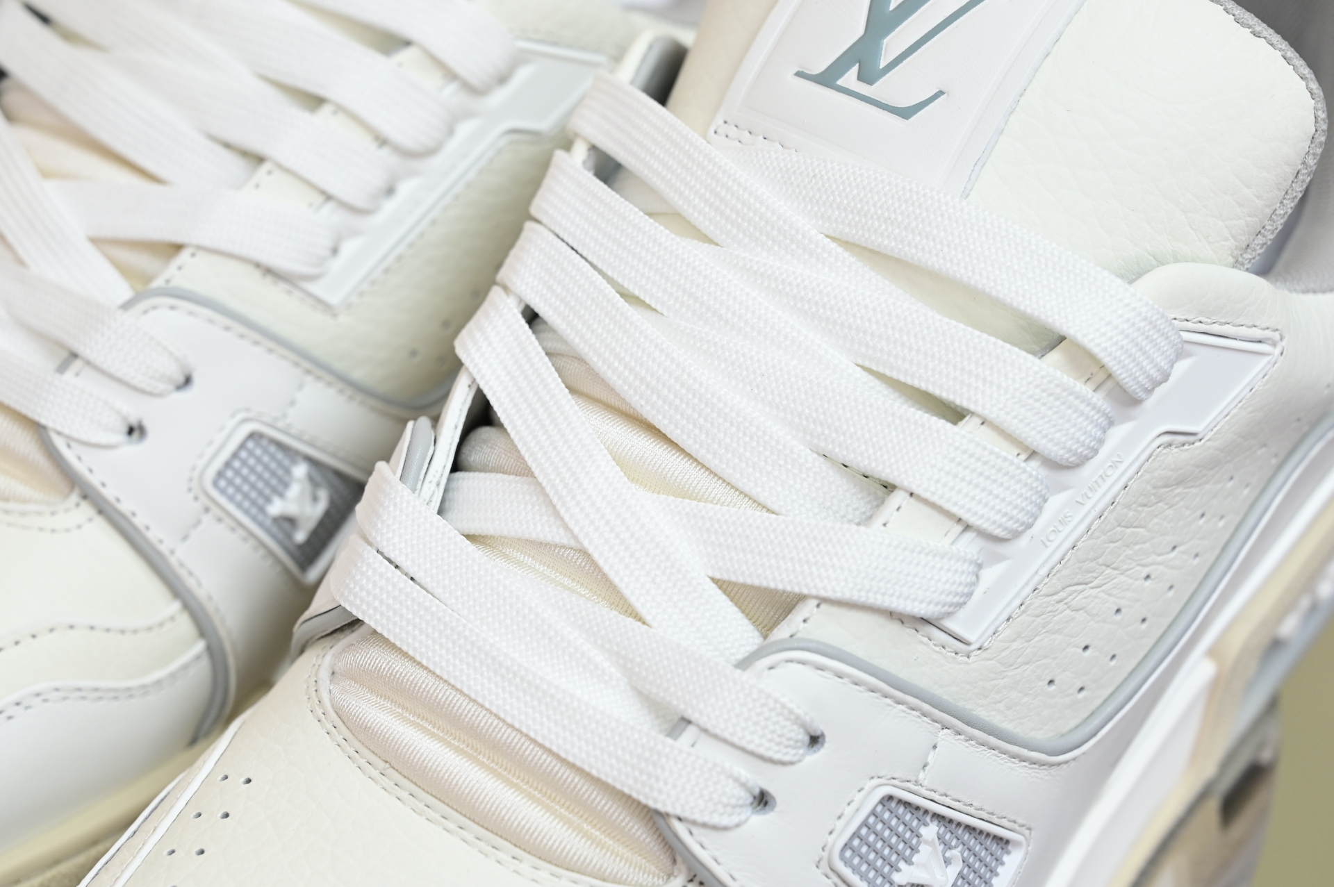 Louis Vuitton  LV   Trainer