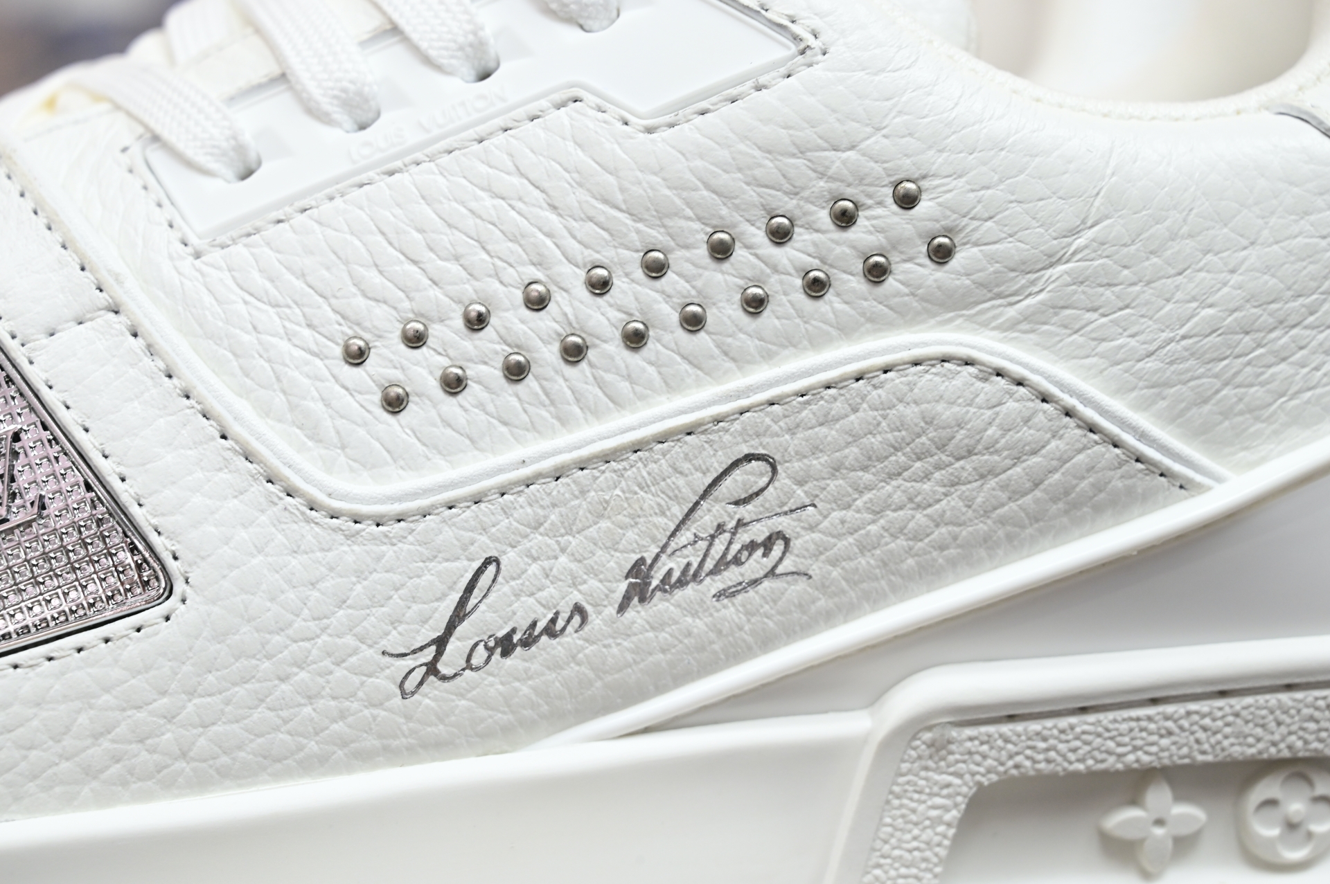 Louis Vuitton  LV   Trainer
