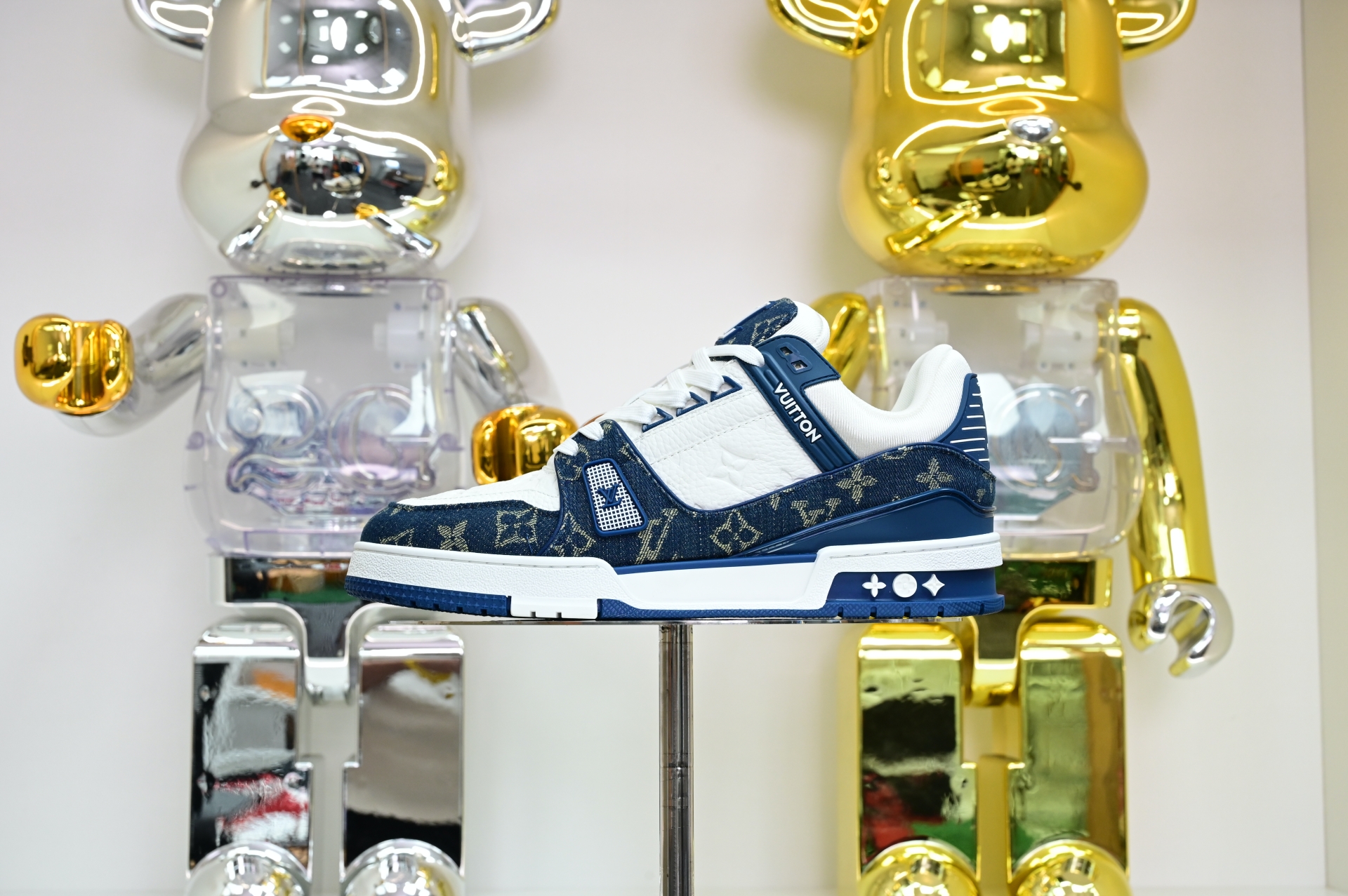 Louis Vuitton  LV    Trainer