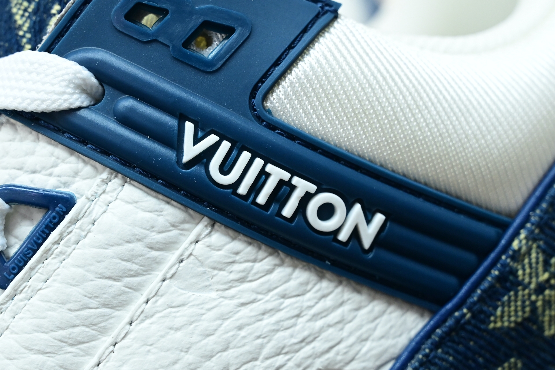 Louis Vuitton  LV    Trainer