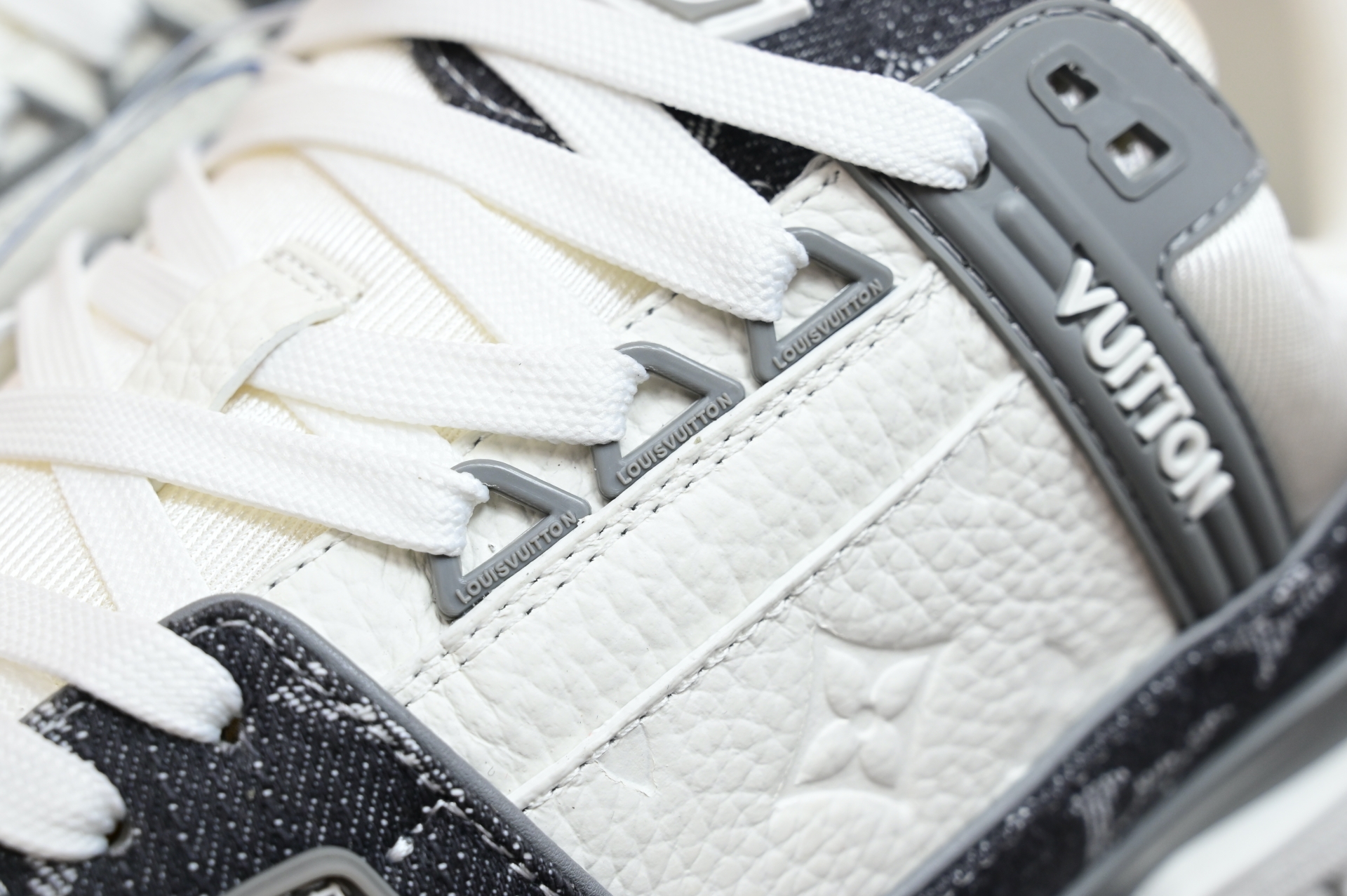 Louis Vuitton  LV   Trainer