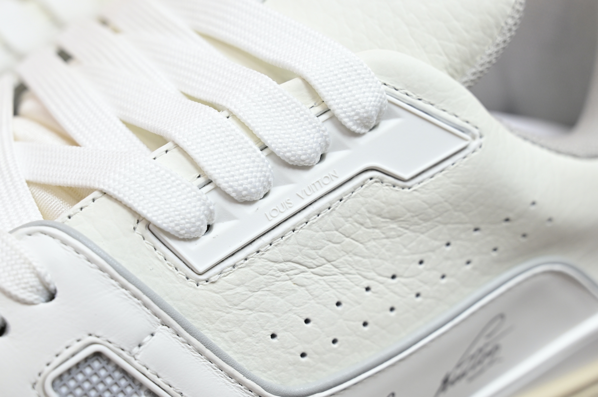 Louis Vuitton  LV   Trainer