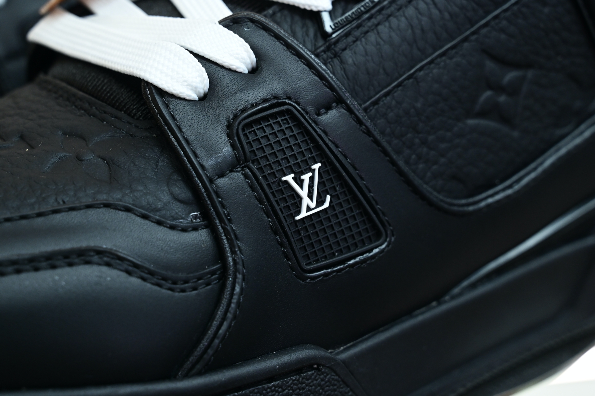 Louis Vuitton  LV   Trainer