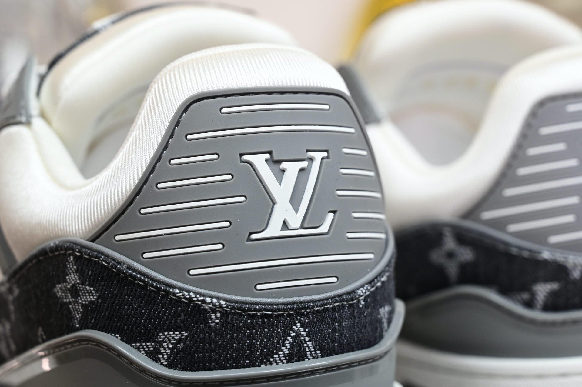 Louis Vuitton  LV   Trainer