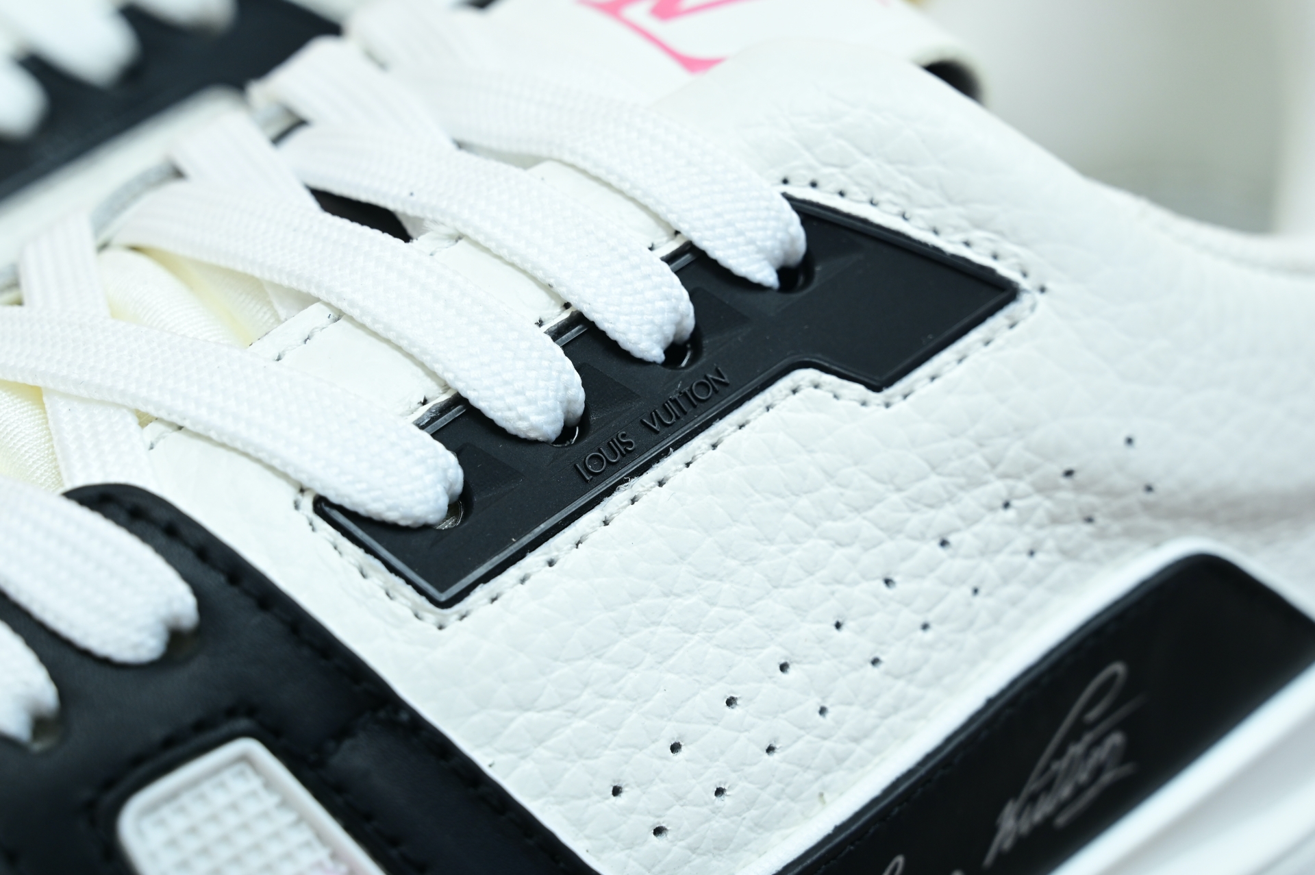 Louis Vuitton  LV   Trainer