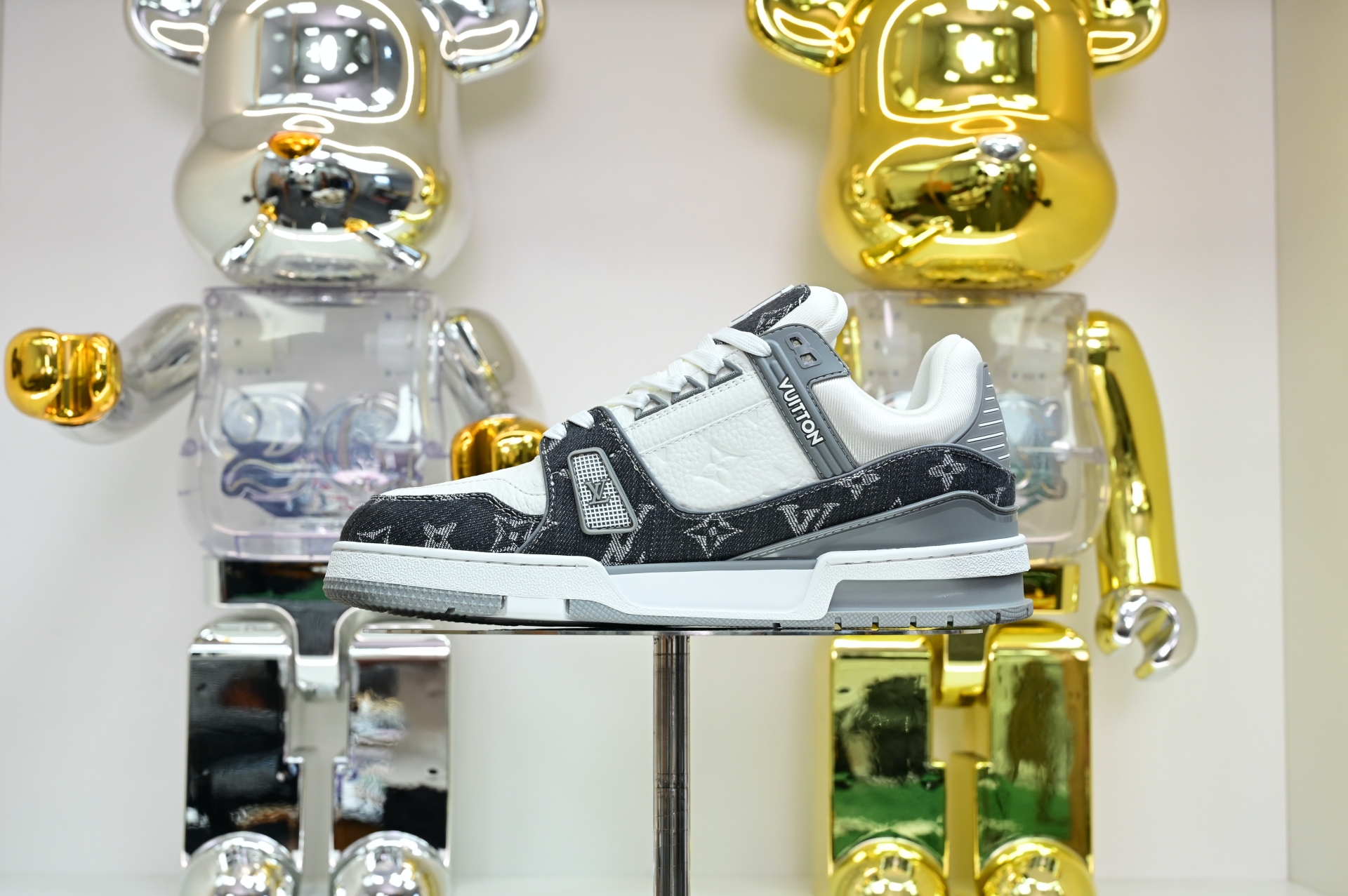 Louis Vuitton  LV   Trainer