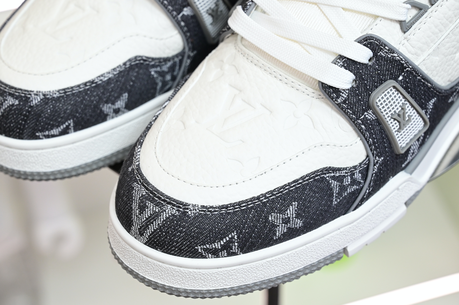 Louis Vuitton  LV   Trainer