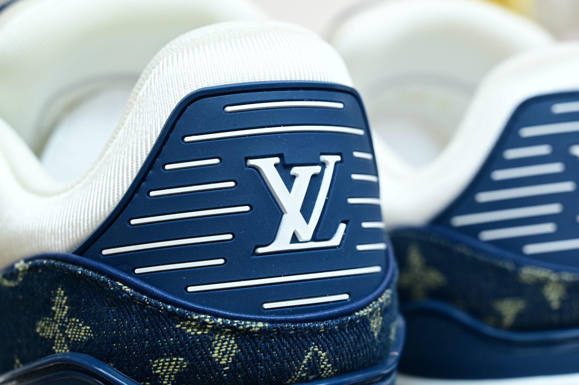 Louis Vuitton  LV    Trainer