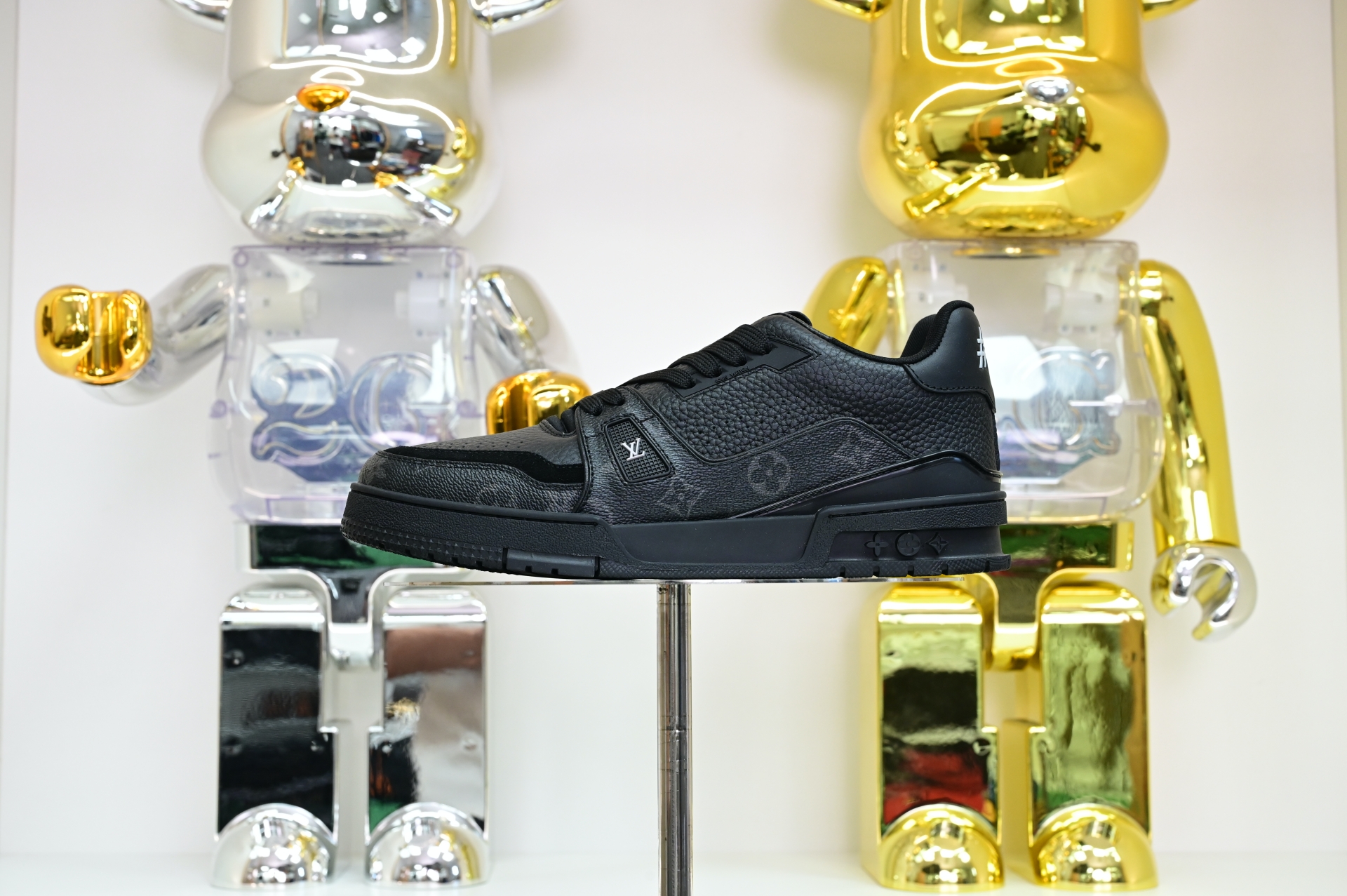 Louis Vuitton  LV   Trainer