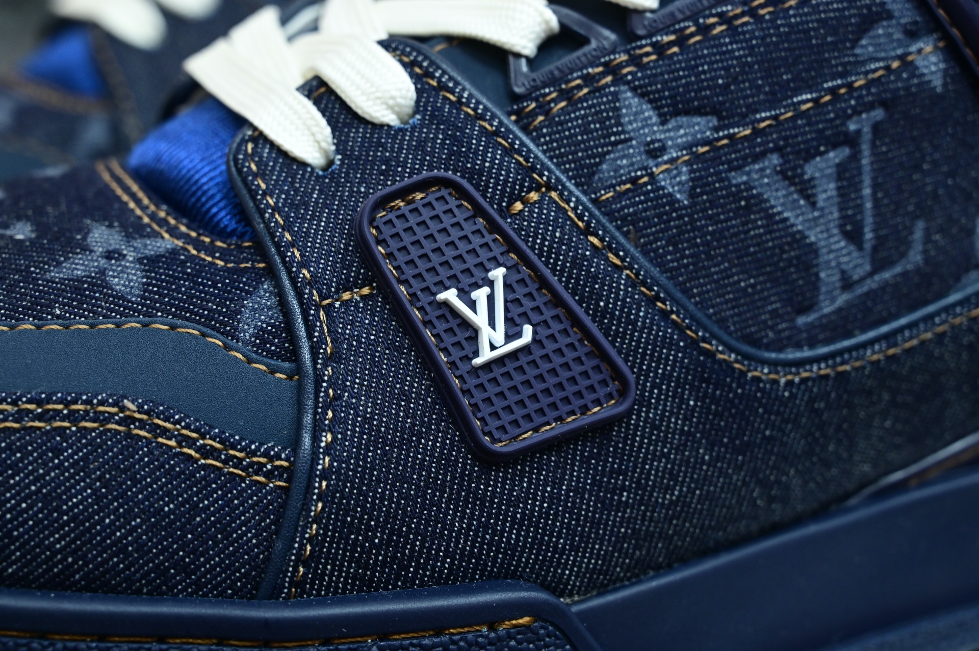 Louis Vuitton  LV   Trainer
