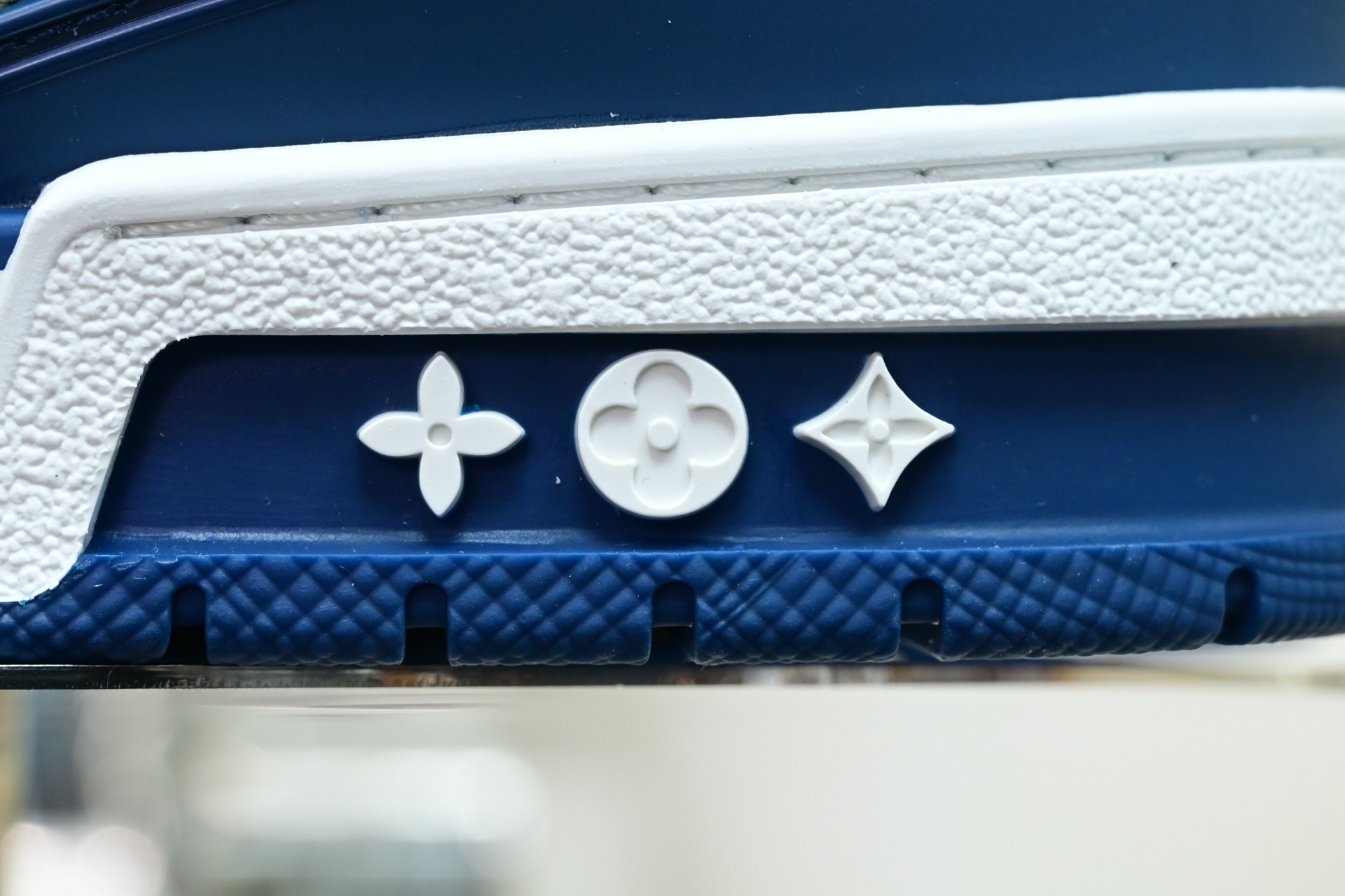 Louis Vuitton  LV    Trainer